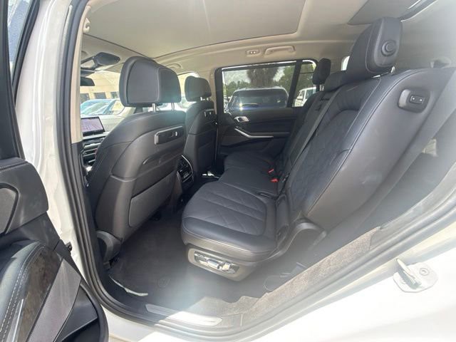 Used 2025 Mineral White Metallic BMW xDrive40i image 5