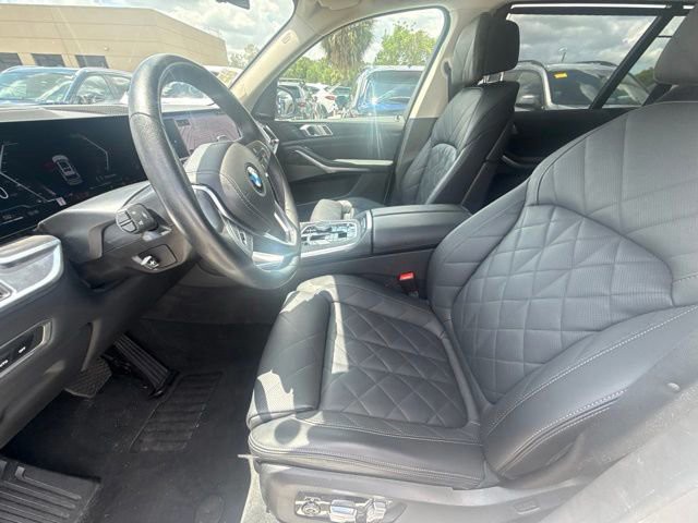 Used 2025 Mineral White Metallic BMW xDrive40i image 6