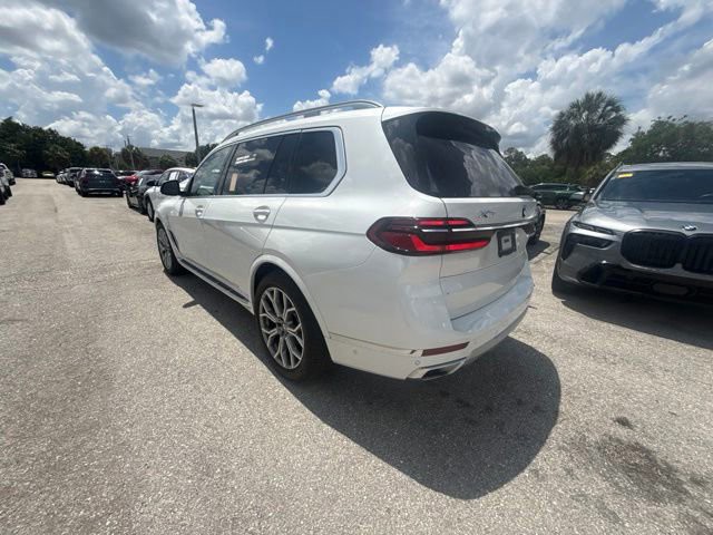 Used 2025 Mineral White Metallic BMW xDrive40i image 3
