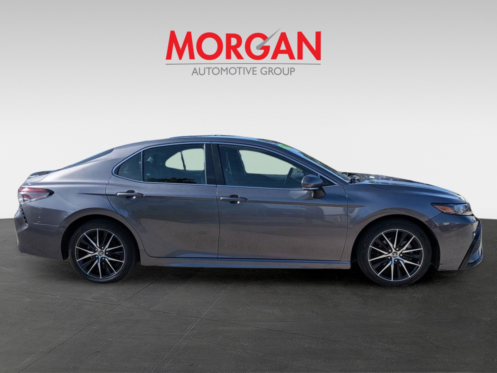 Used 2024 Predawn Gray Mica Toyota SE image 3