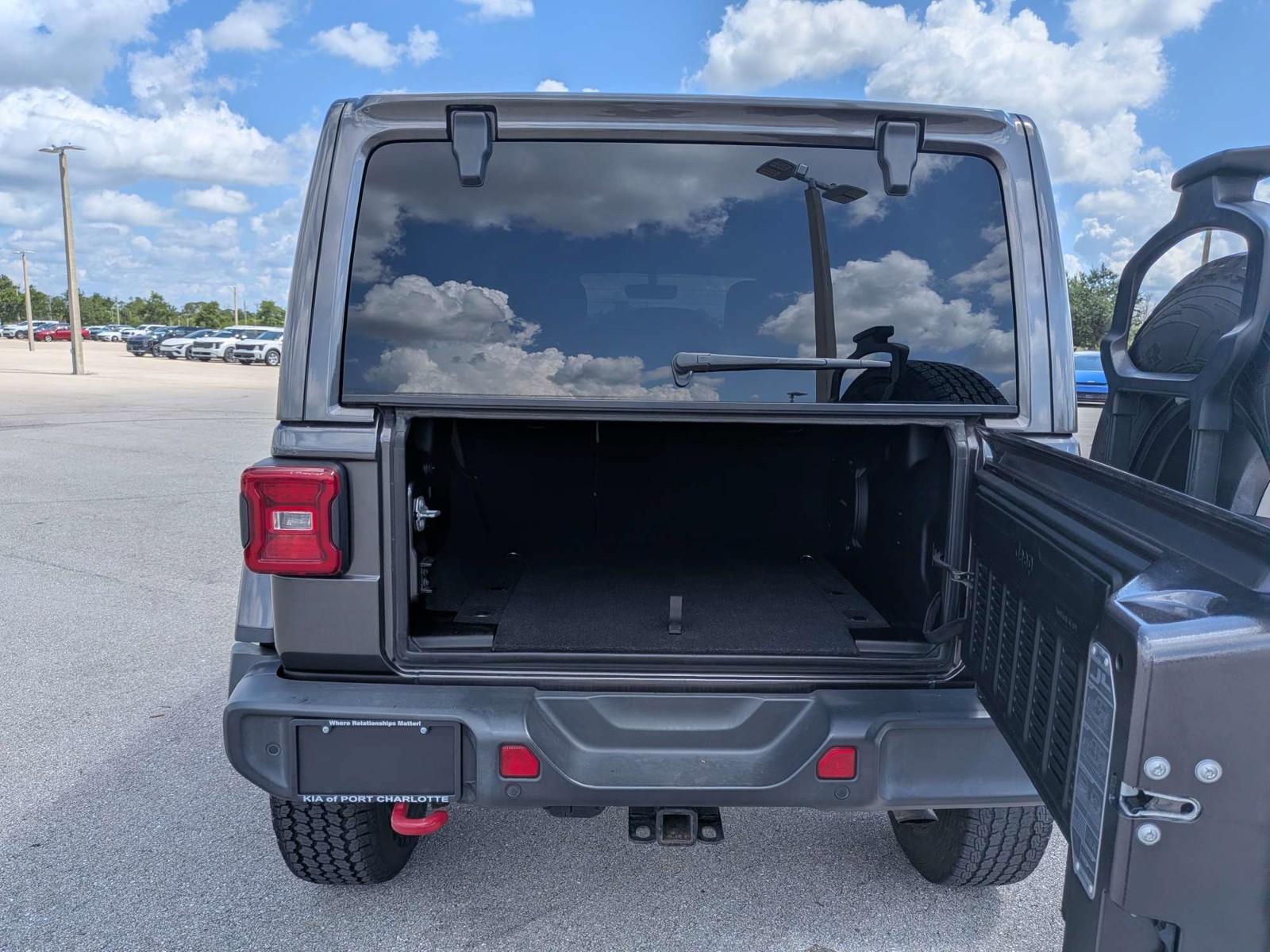 Used 2018 Gray Jeep Unlimited Rubicon image 15