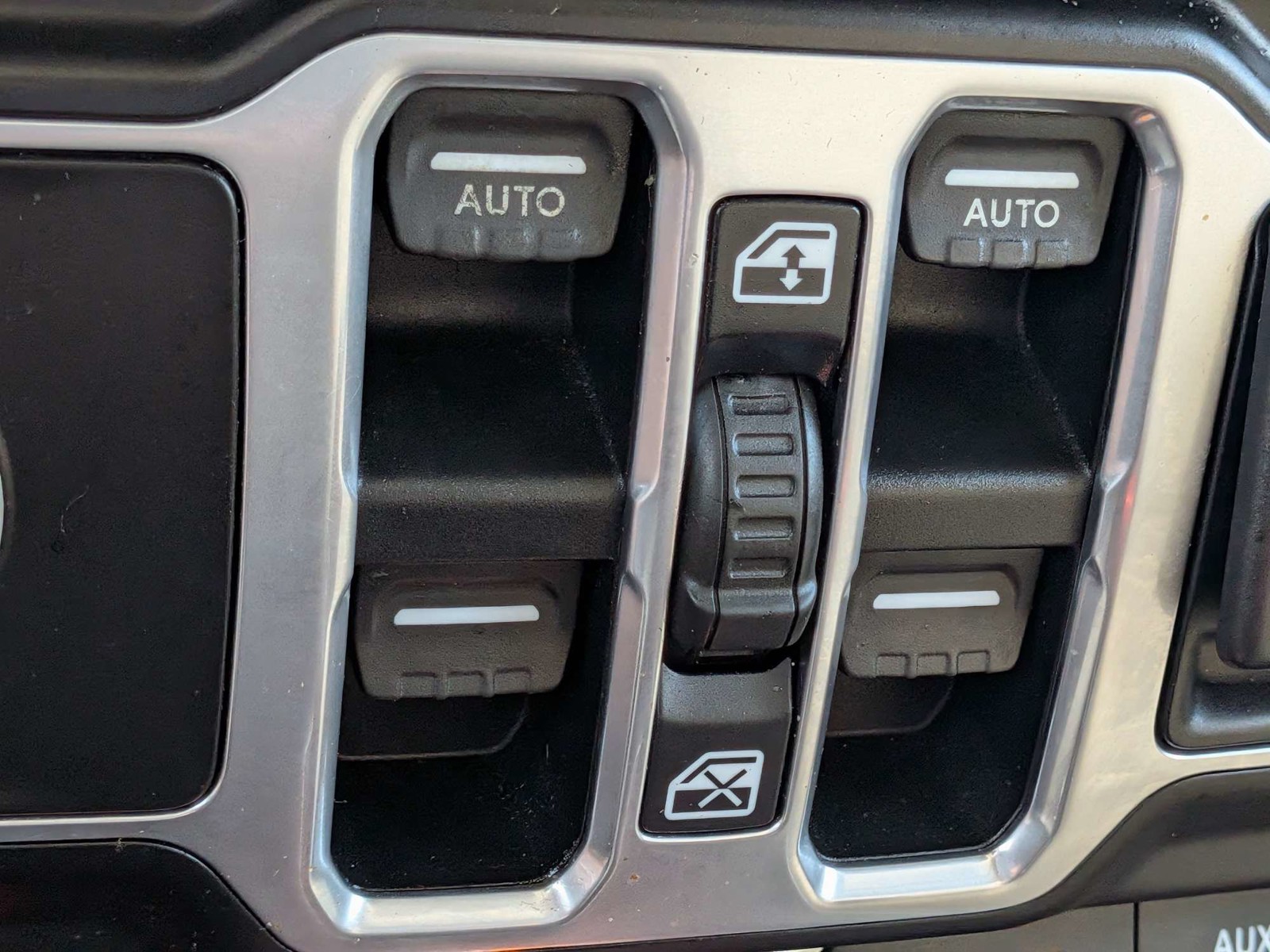 Used 2018 Gray Jeep Unlimited Rubicon image 25
