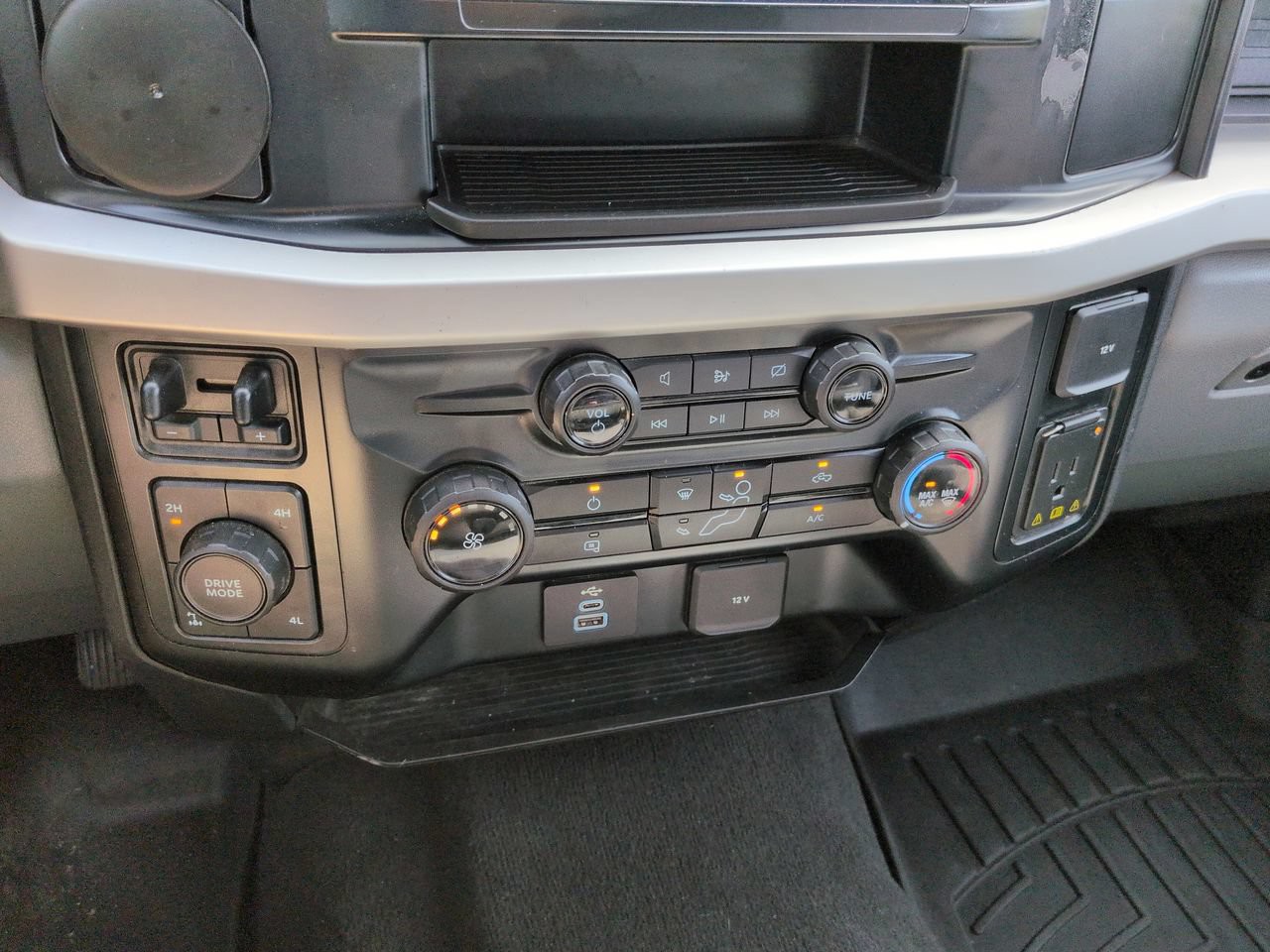 Used 2024 White Ford XL image 12