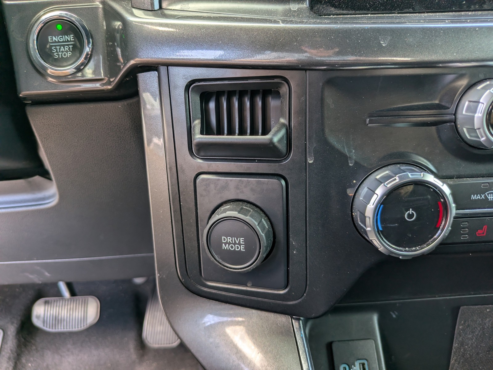 Certified Used 2023 Gray Ford XLT image 29