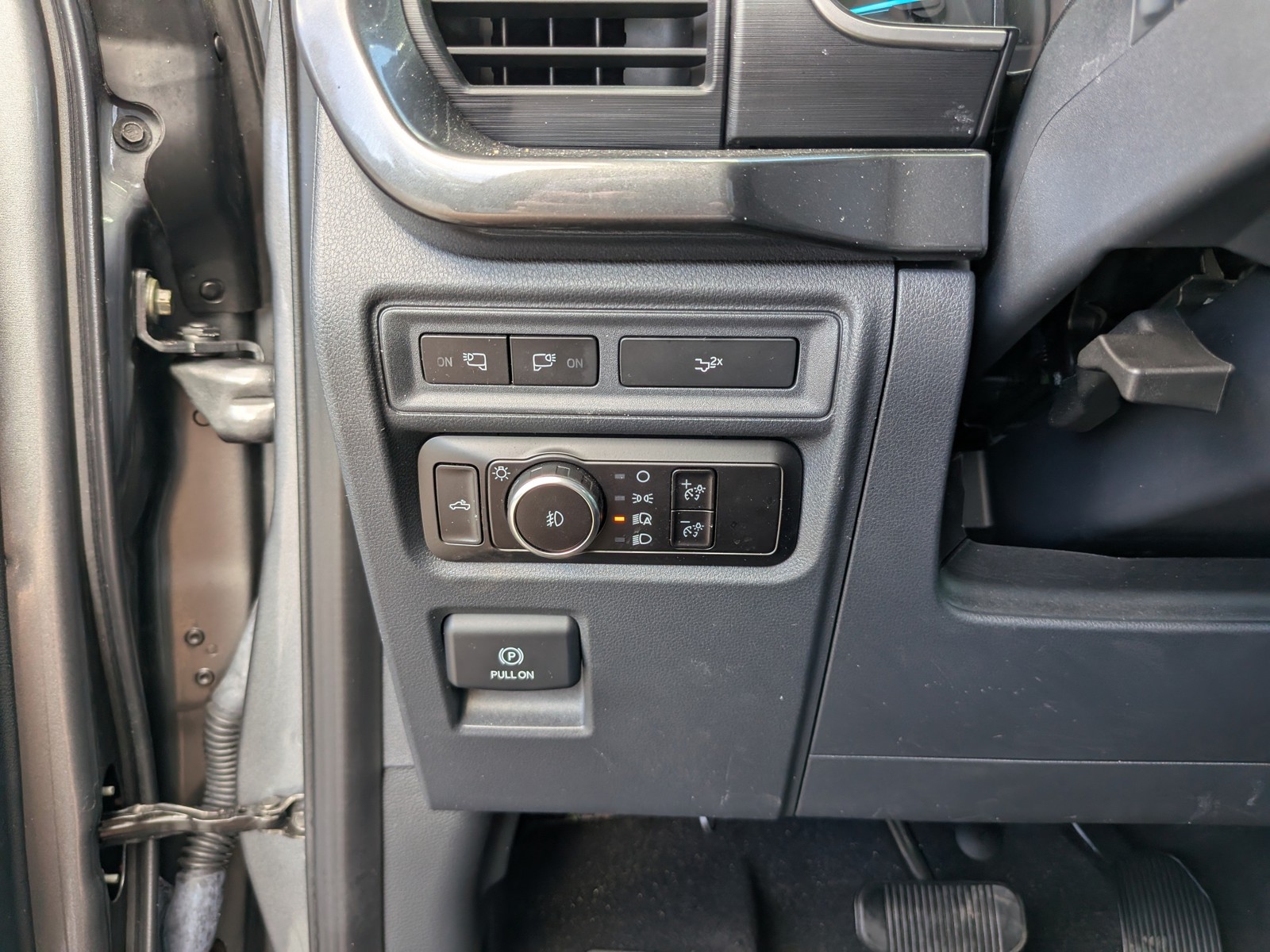 Certified Used 2023 Gray Ford XLT image 32