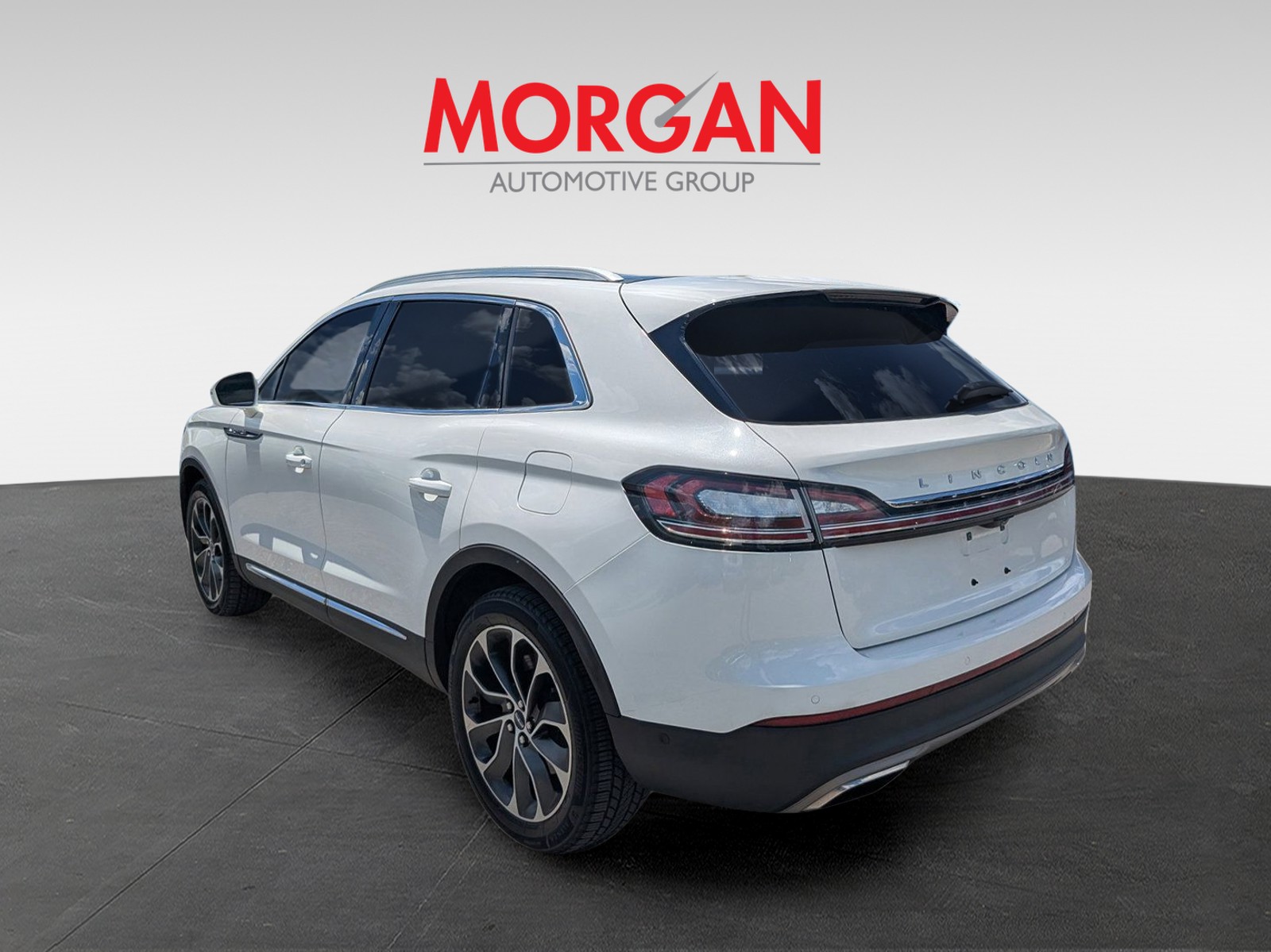 Used 2021 White Lincoln Reserve image 4