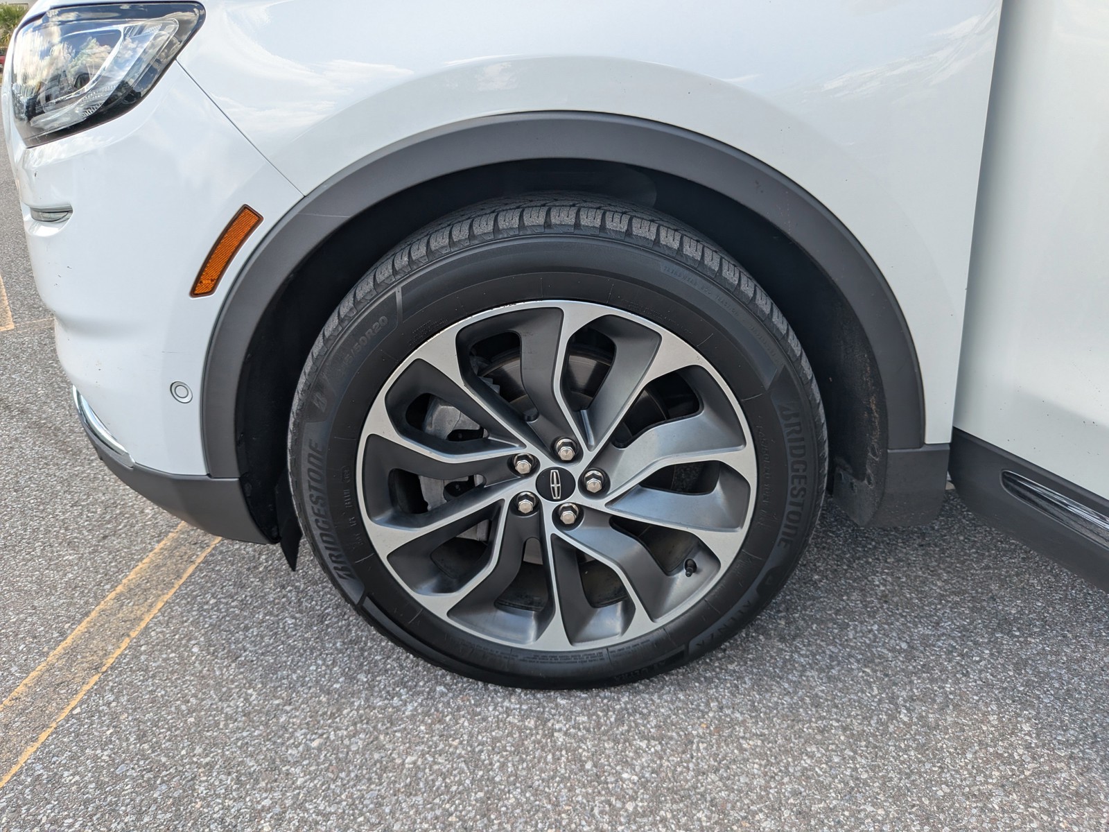 Used 2021 White Lincoln Reserve image 32