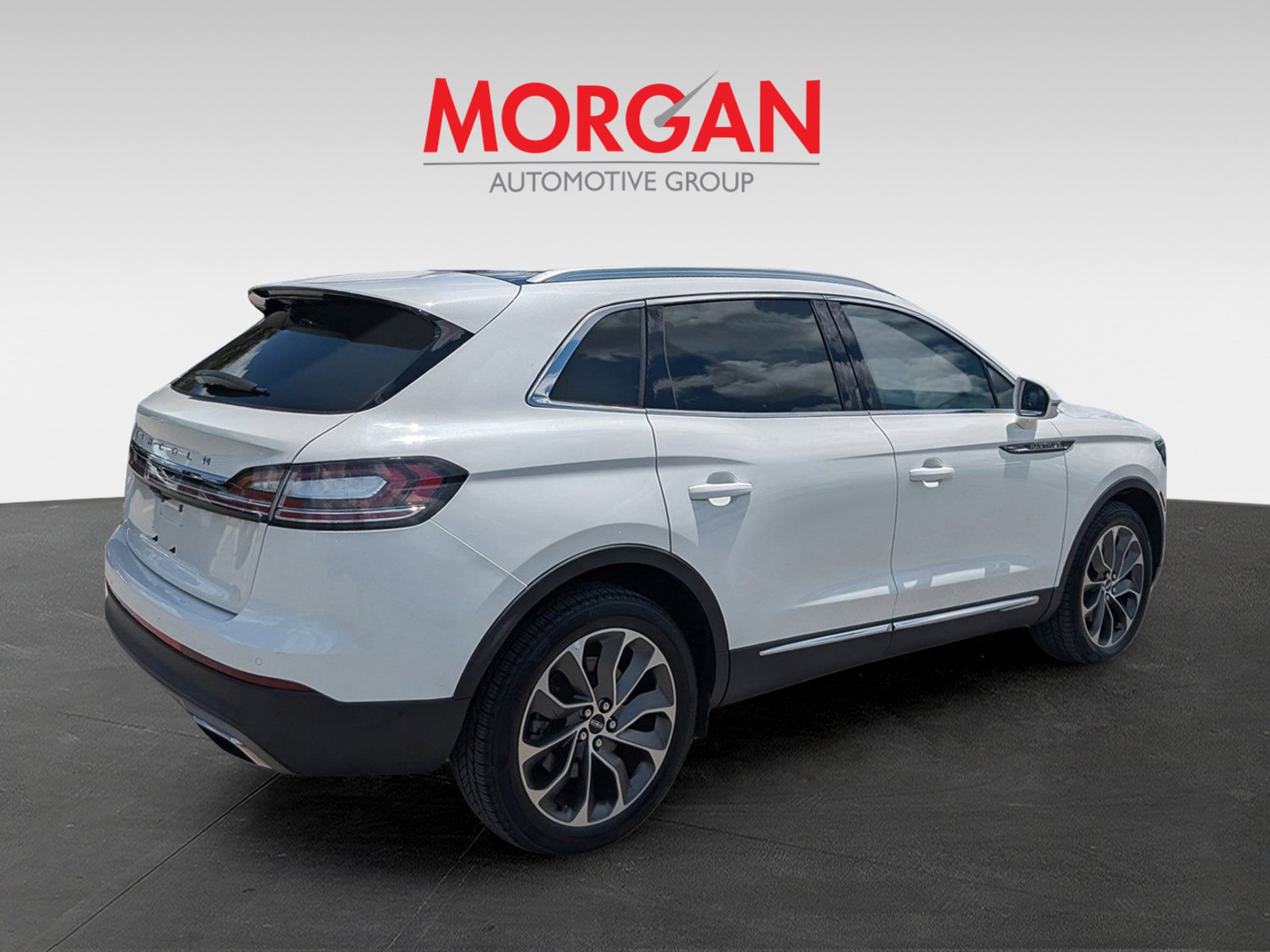 Used 2021 White Lincoln Reserve image 6