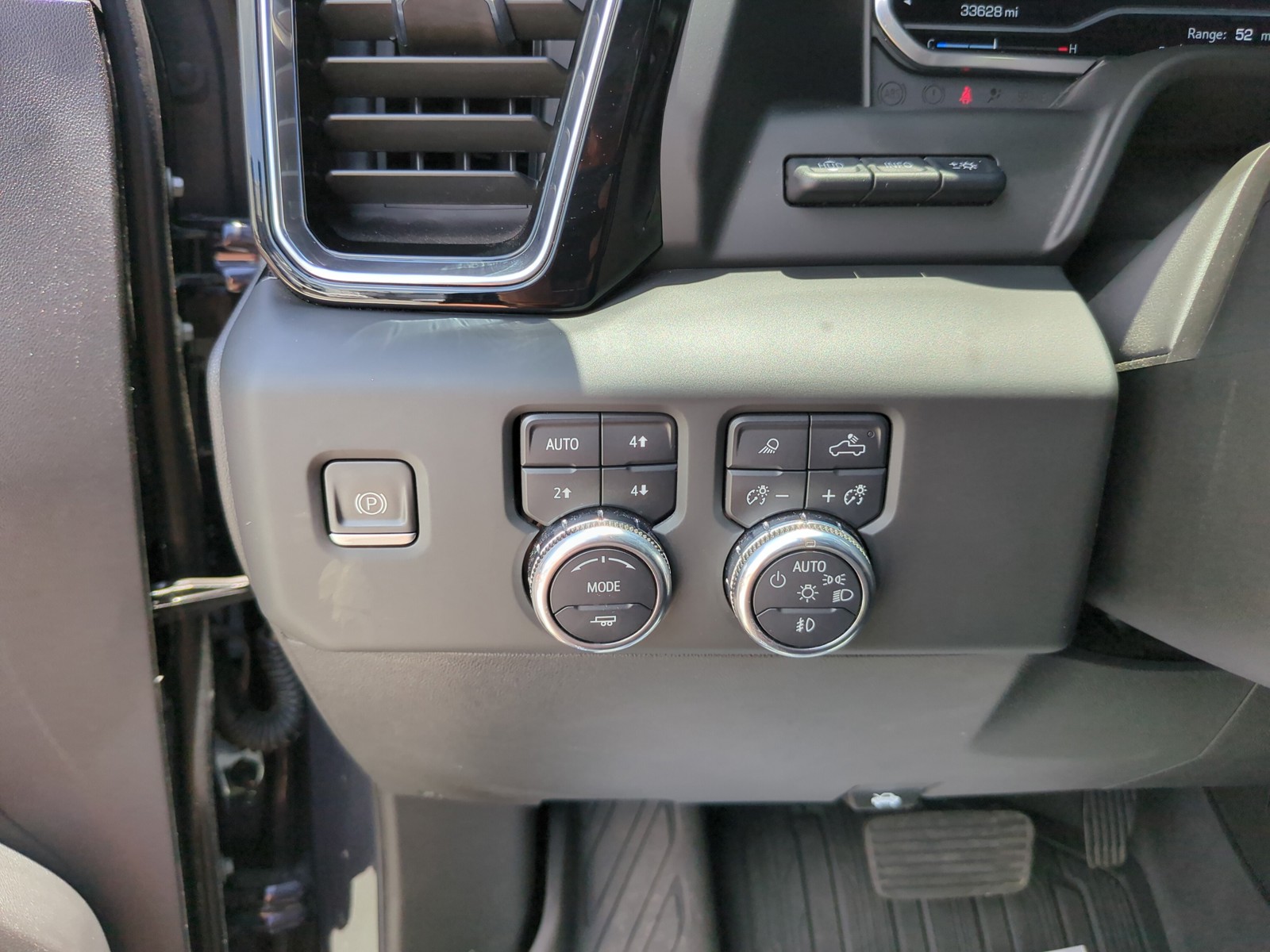 Certified Used 2022 Silver GMC Denali Ultimate image 31
