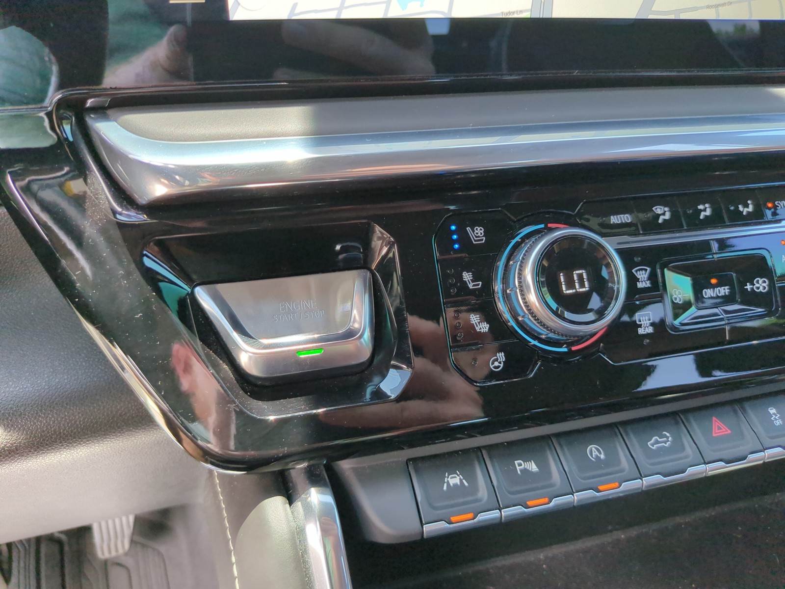 Certified Used 2022 Silver GMC Denali Ultimate image 28