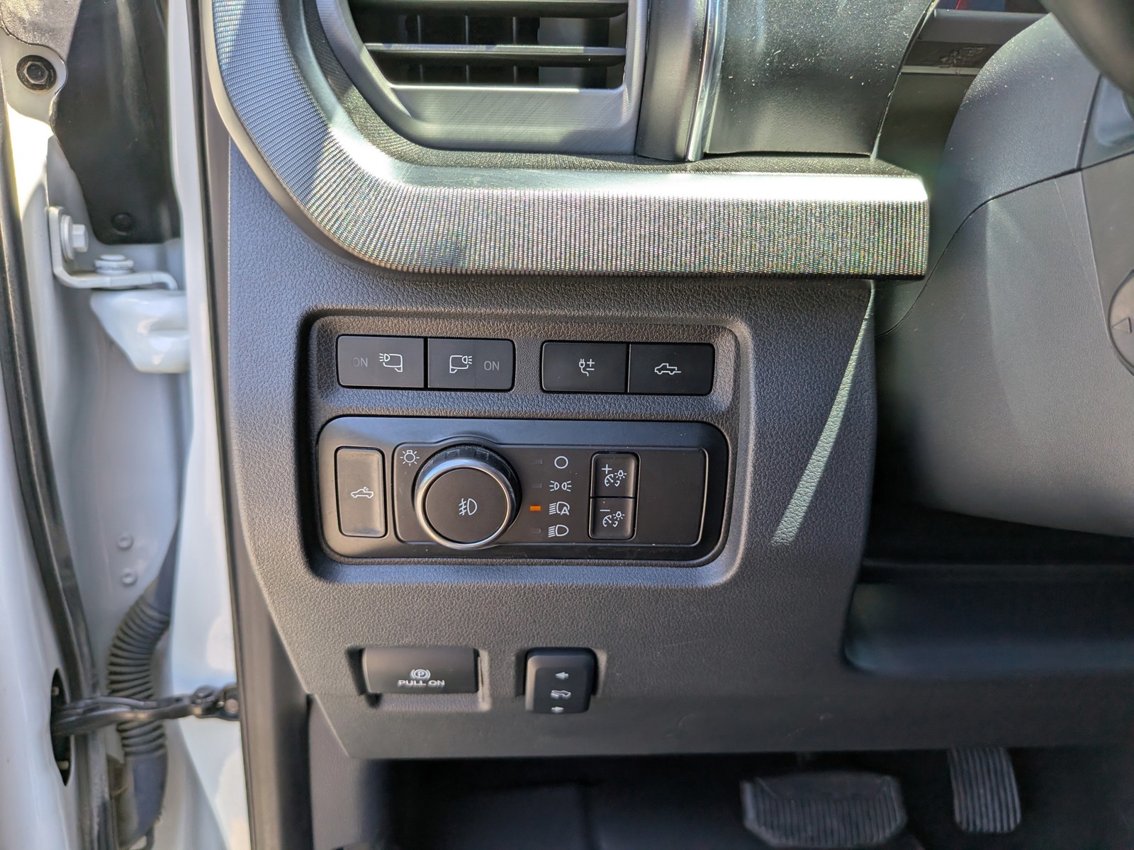 Used 2024 White Ford Platinum image 27