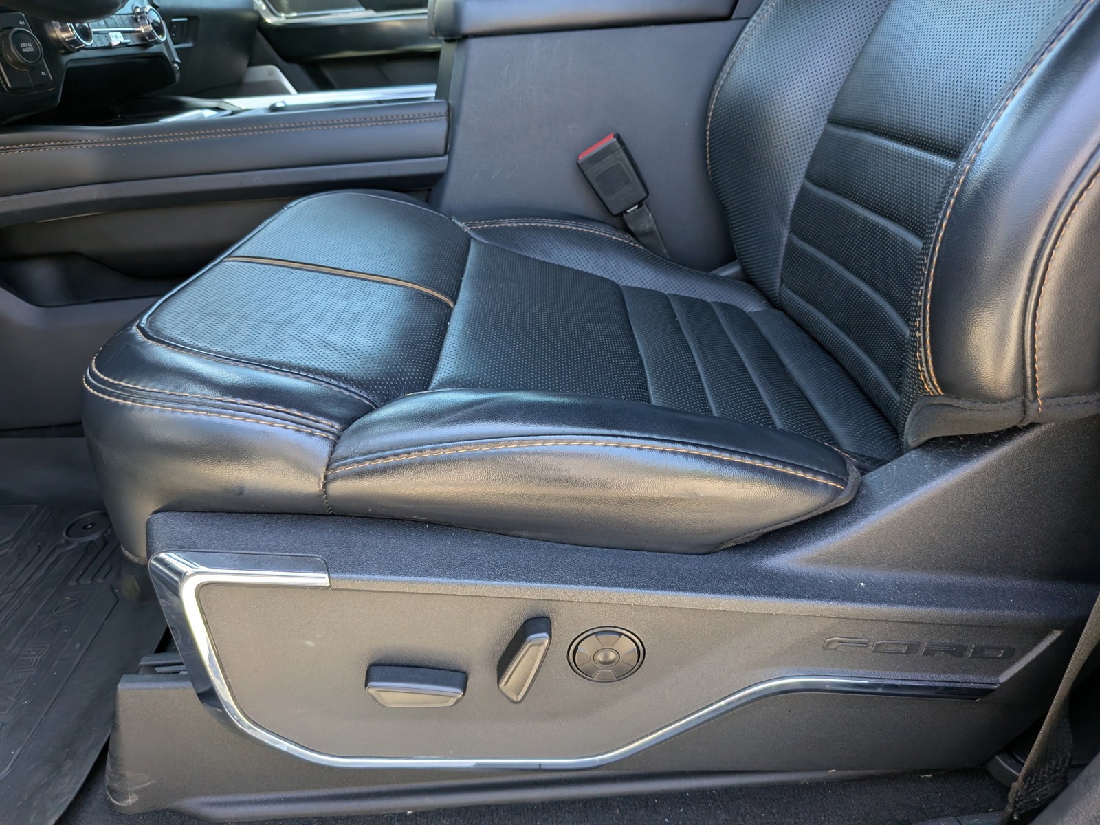 Used 2024 White Ford Platinum image 19