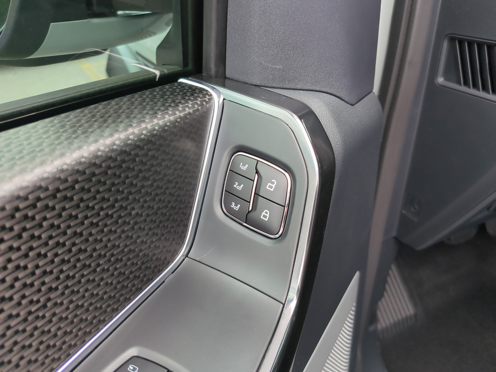 New 2026 White Ford Raptor image 20
