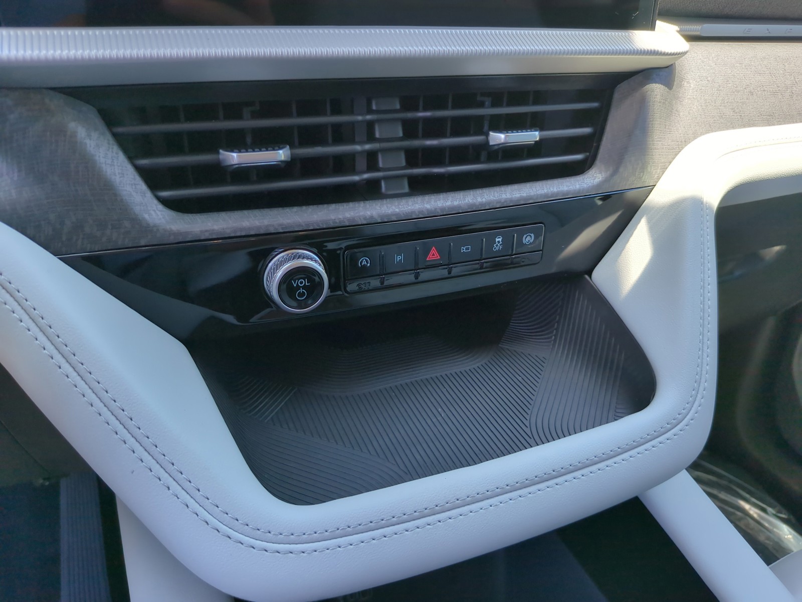 New 2026 White Ford Platinum image 24
