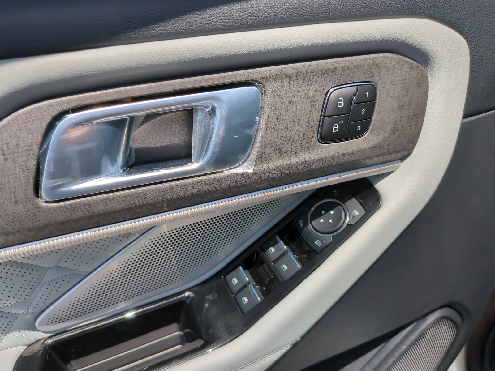 New 2026 White Ford Platinum image 18