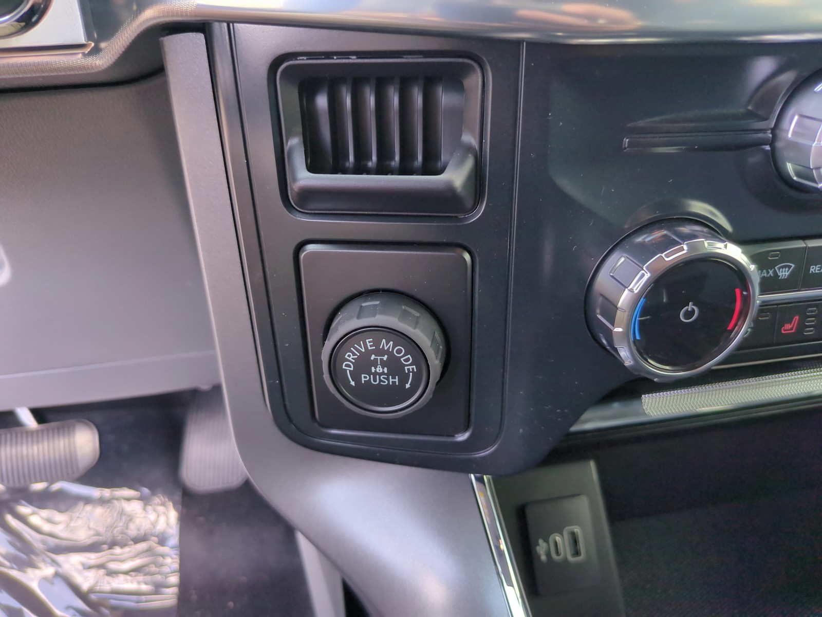 New 2026 Black Ford Lariat image 26