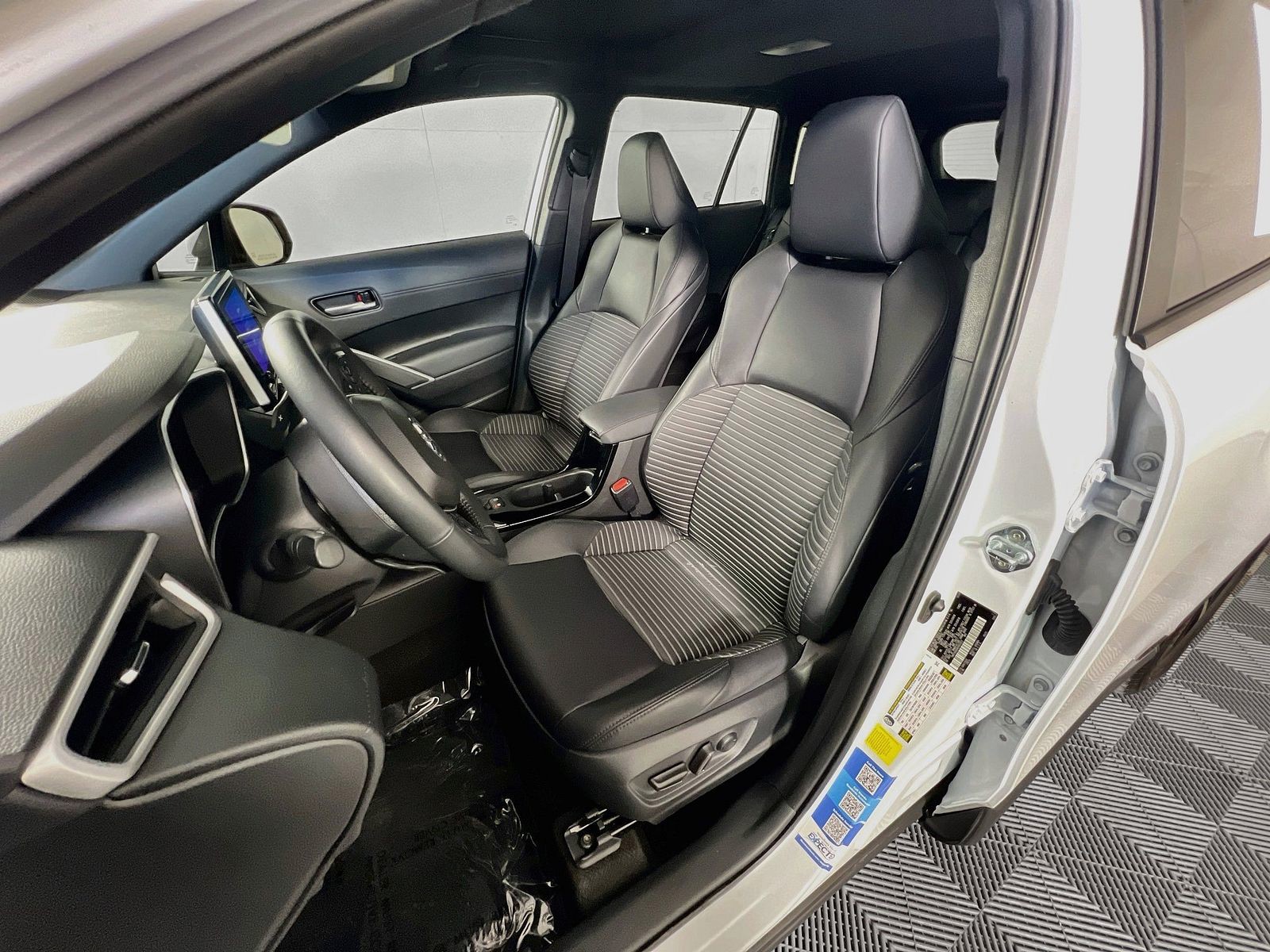 Used 2024  Toyota Hybrid XSE image 10