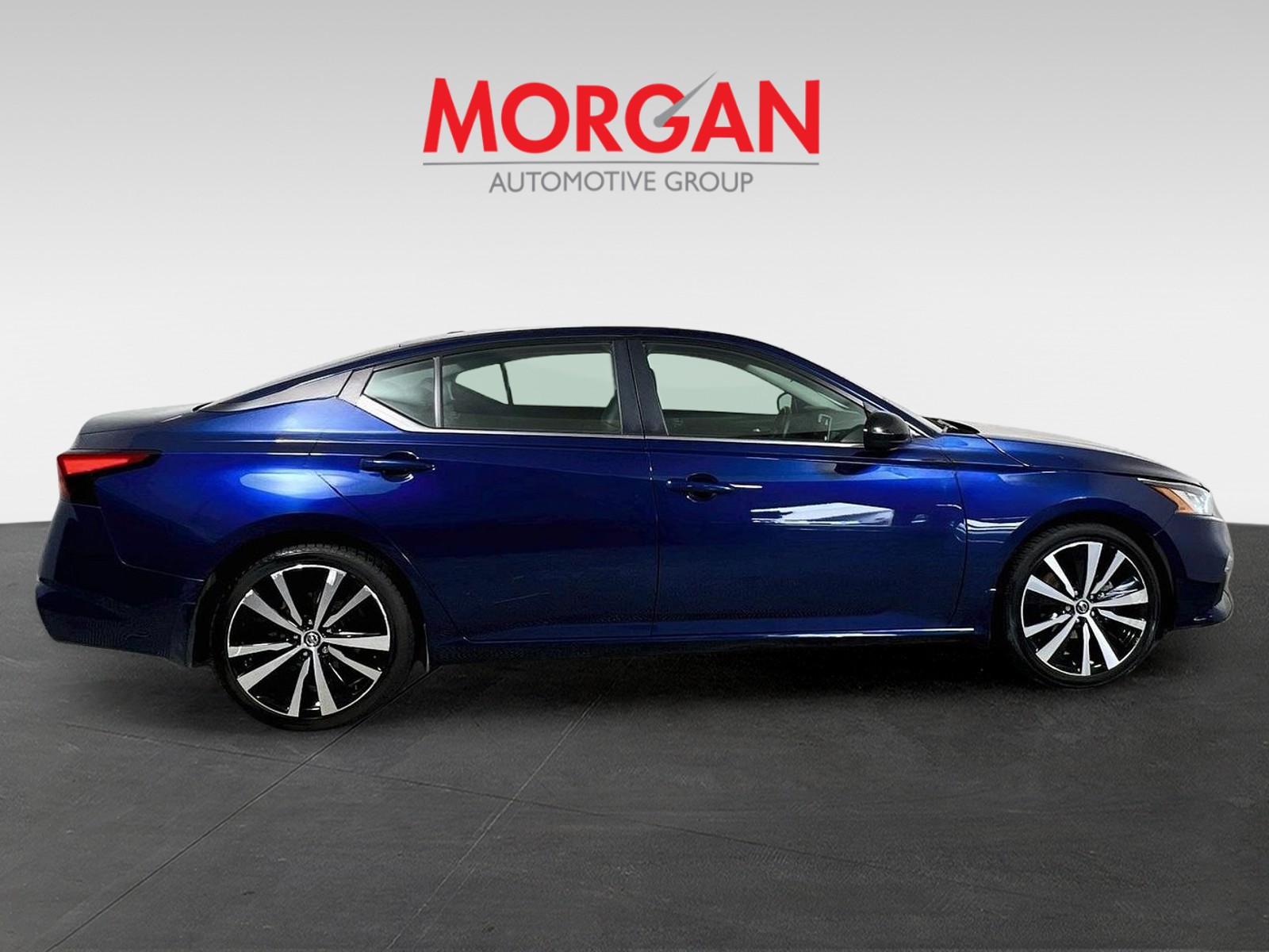 Used 2019 Blue Nissan 2.5 SR image 2