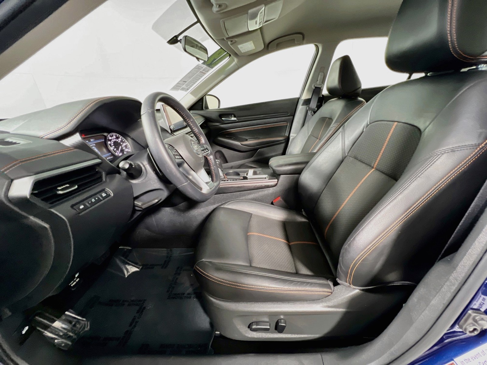 Used 2019 Blue Nissan 2.5 SR image 12