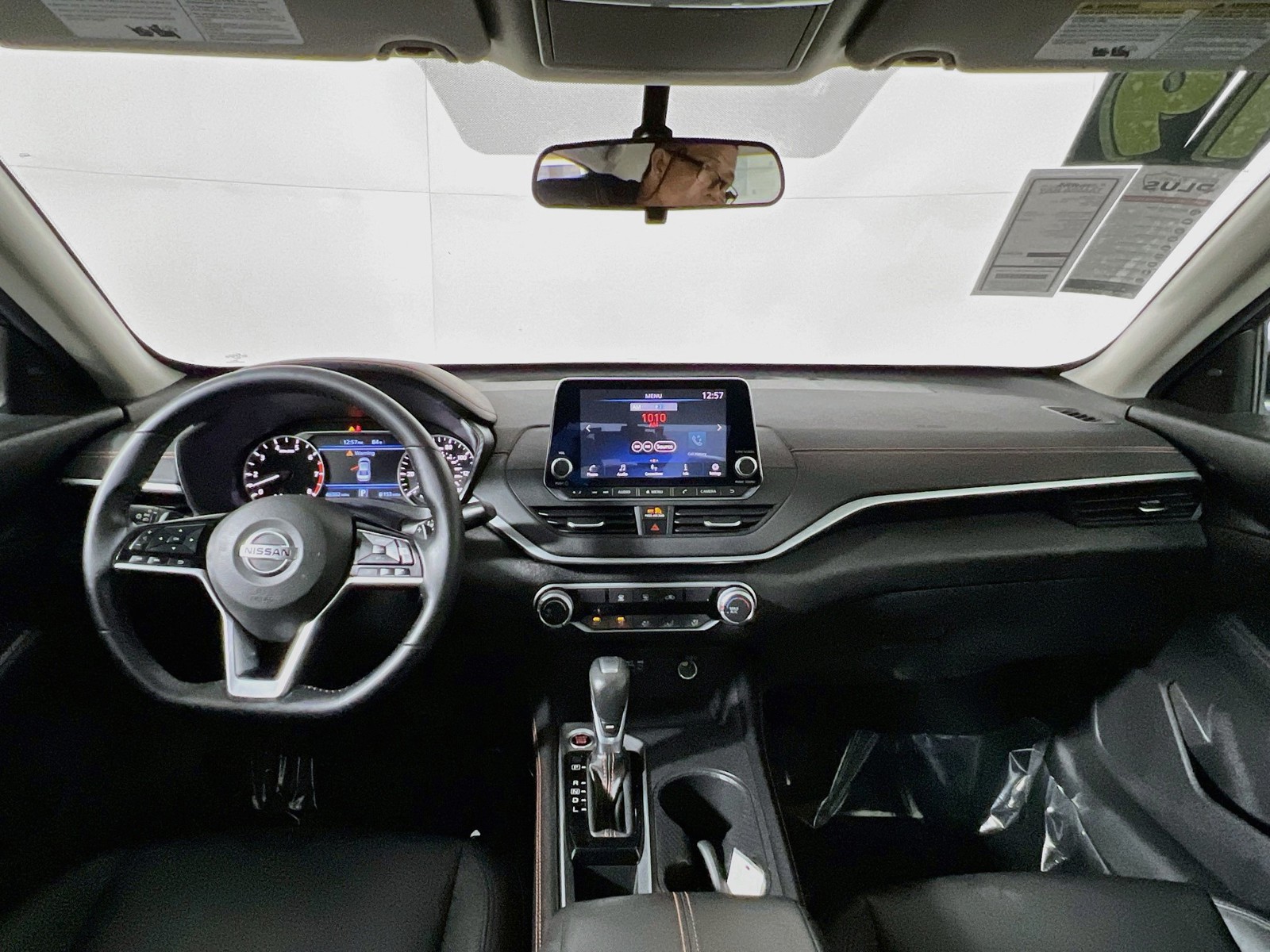 Used 2019 Blue Nissan 2.5 SR image 27