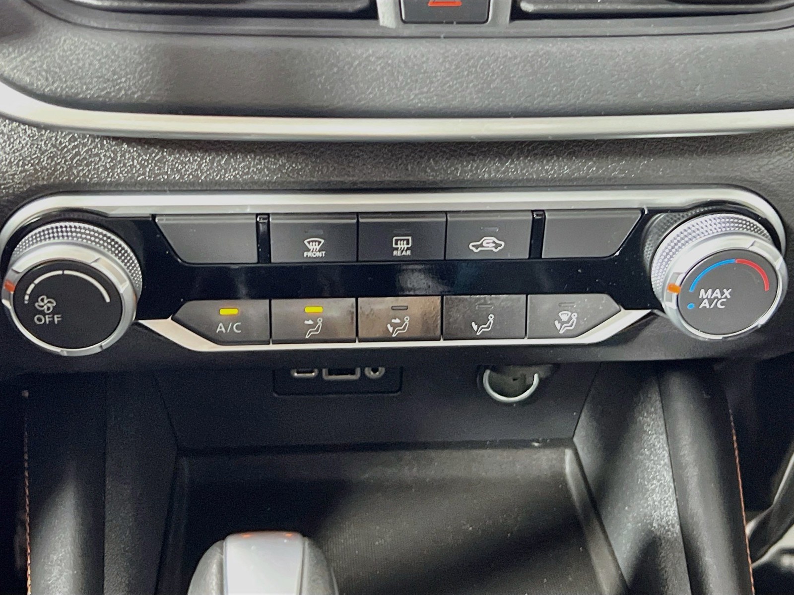 Used 2019 Blue Nissan 2.5 SR image 23