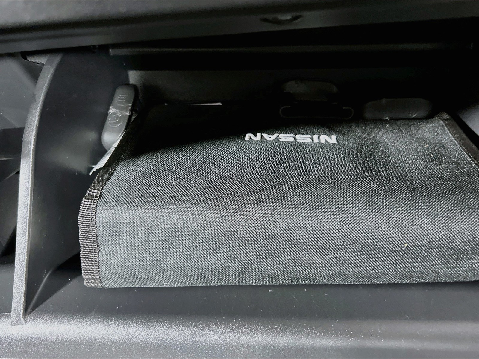 Used 2019 Blue Nissan 2.5 SR image 32