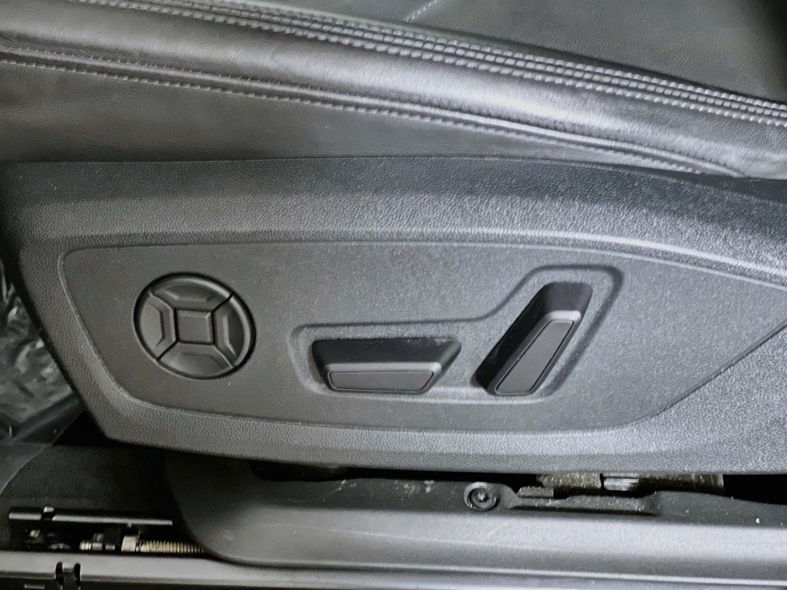 Used 2025  Audi Premium image 13