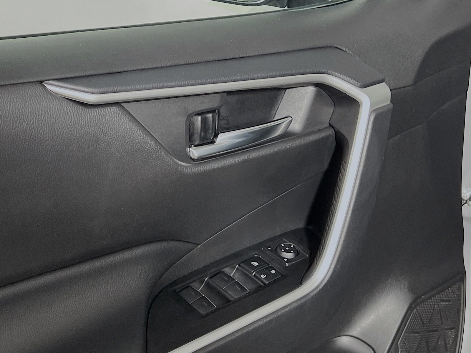Used 2024 Silver Toyota XLE image 14