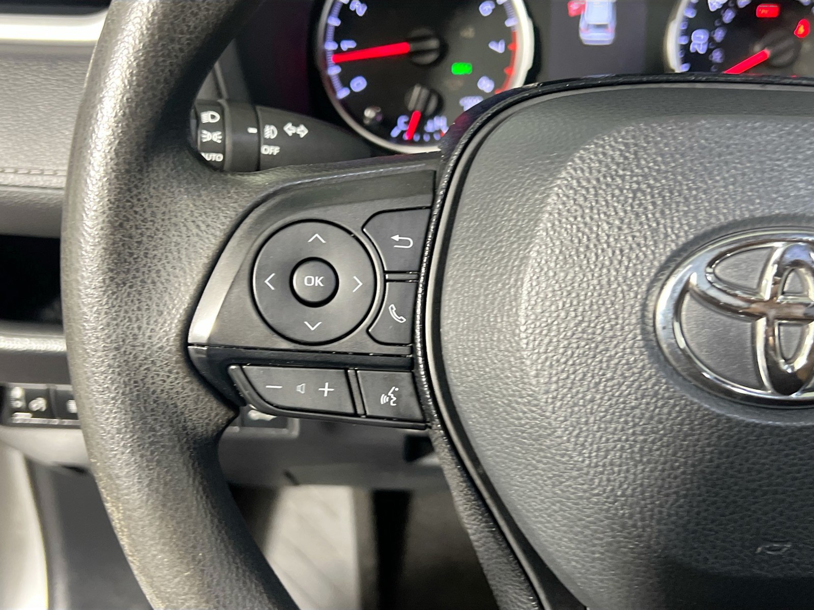 Certified Used 2020 Silver Toyota XLE image 16