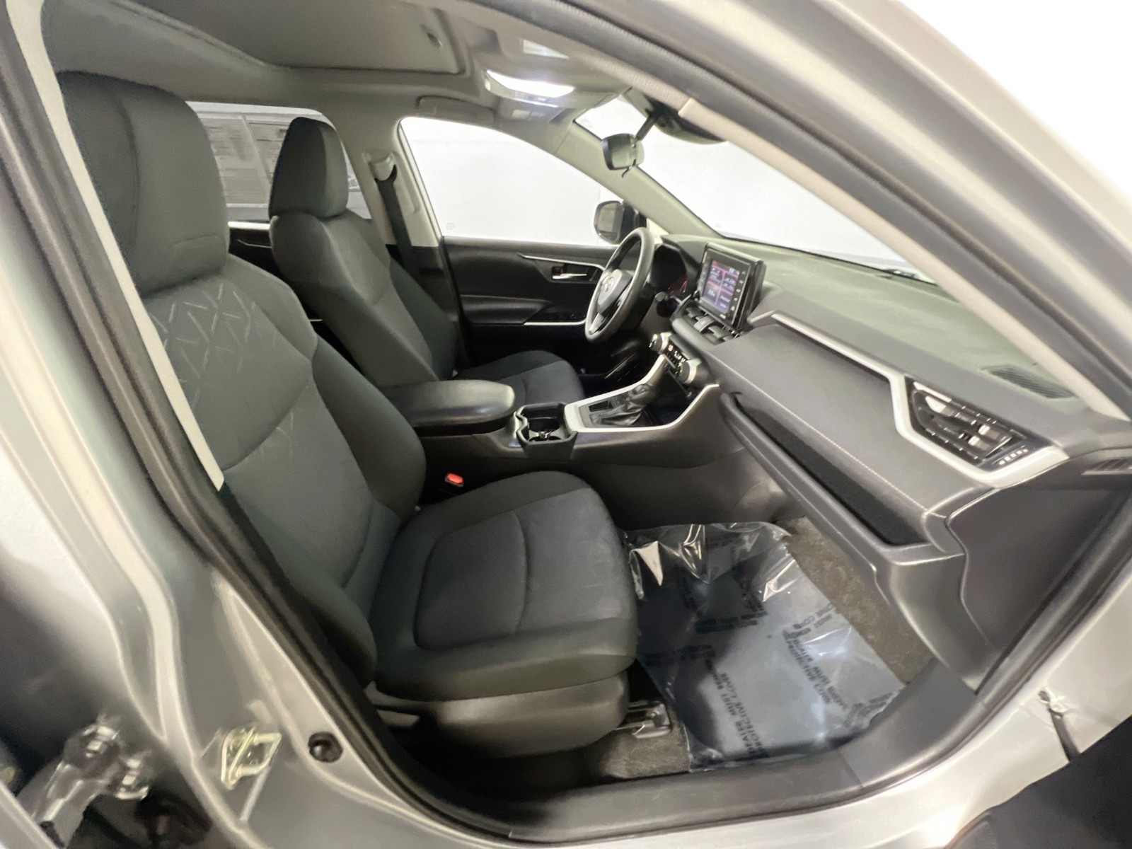 Certified Used 2020 Silver Toyota XLE image 28