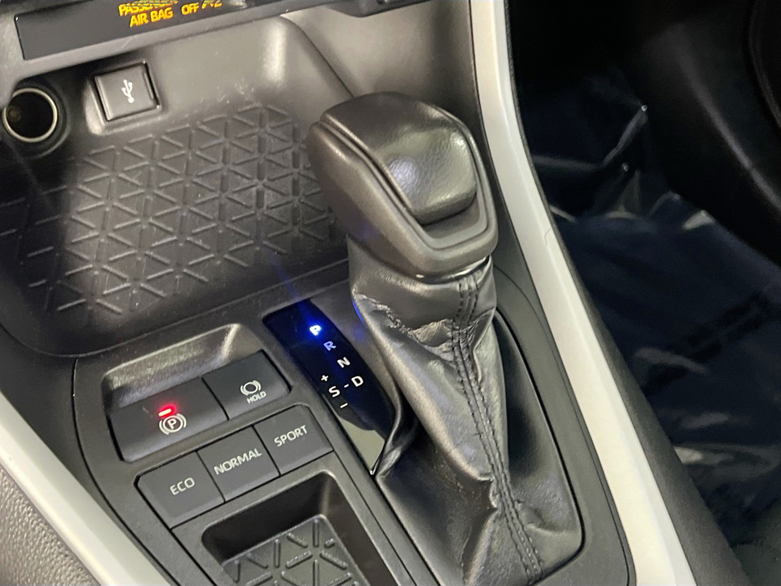 Certified Used 2020 Silver Toyota XLE image 21