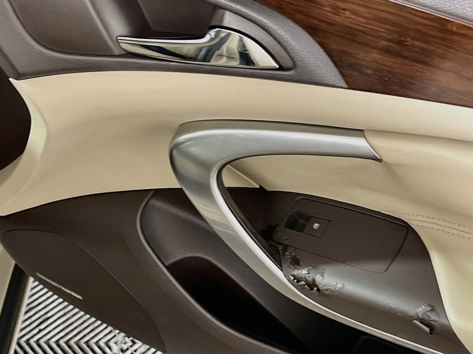 Used 2011 Gold Buick CXL image 28