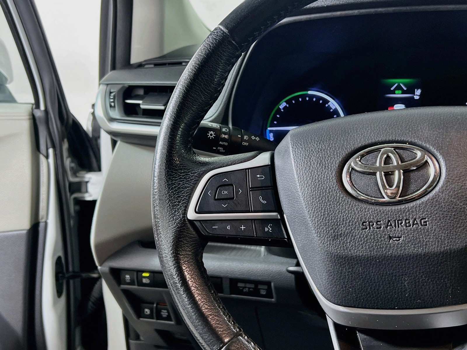 Used 2022 Beige Toyota XLE image 16