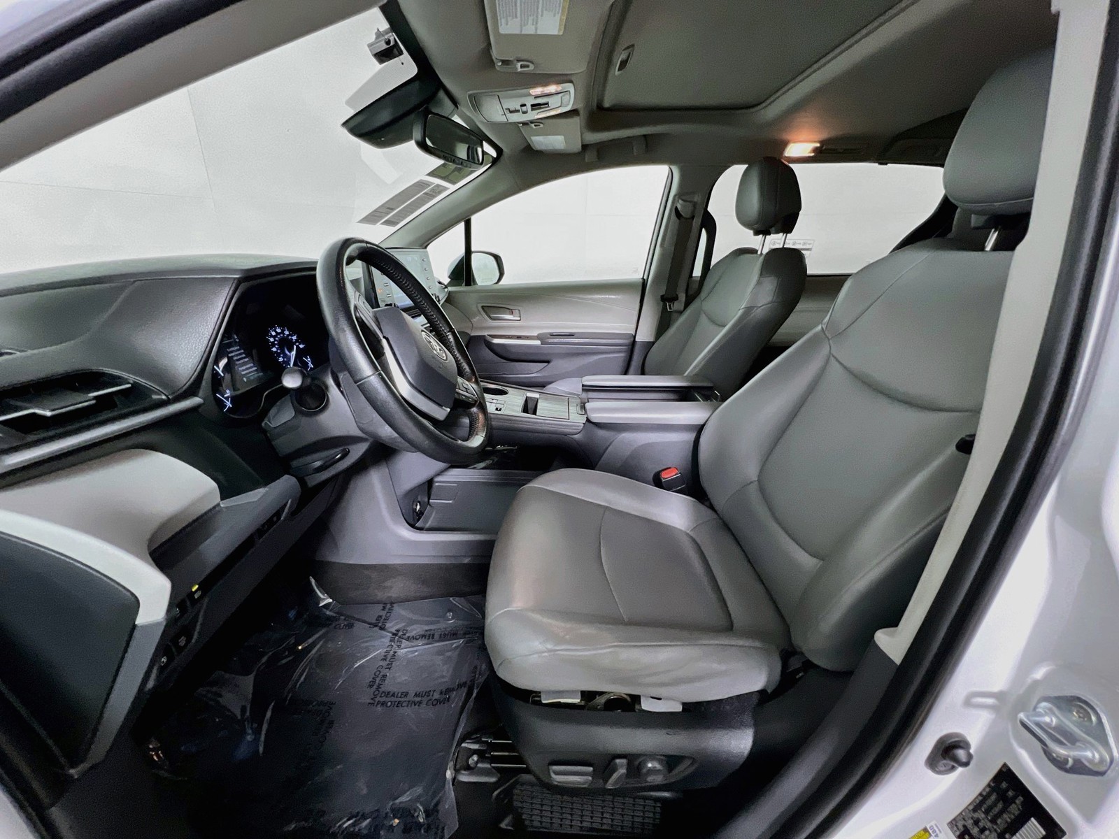 Used 2022 Beige Toyota XLE image 12