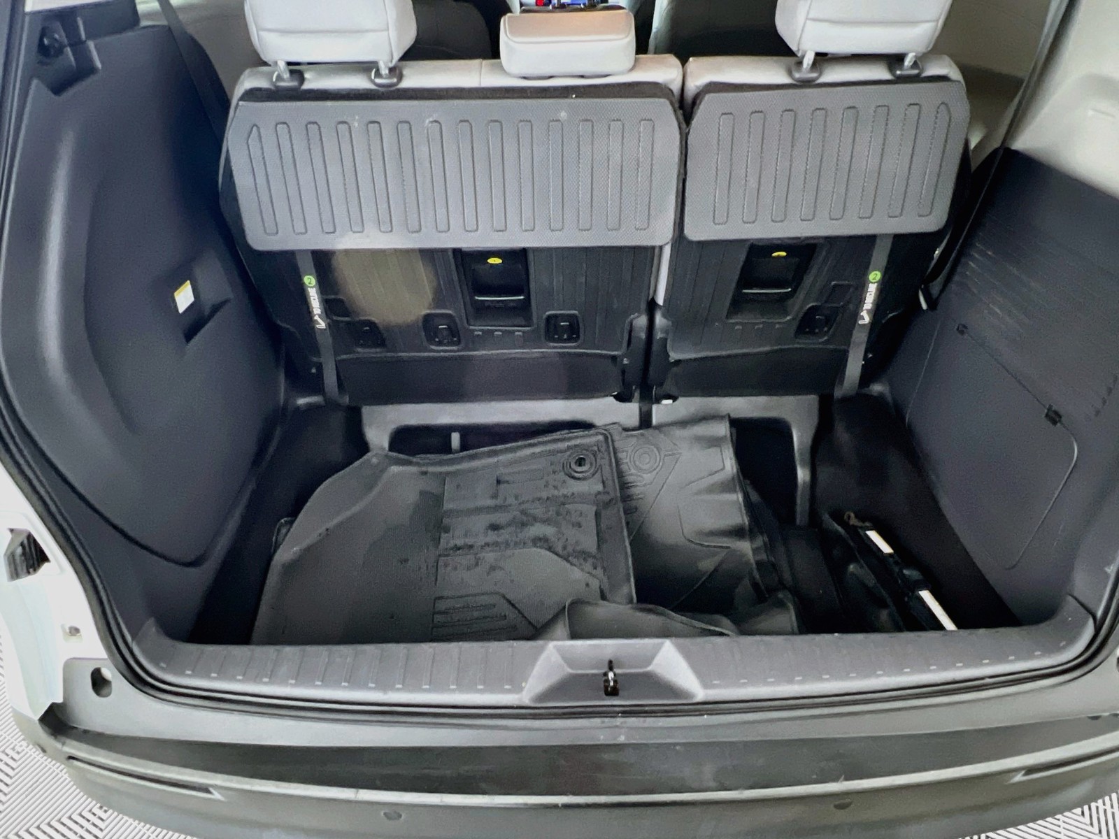 Used 2022 Beige Toyota XLE image 31