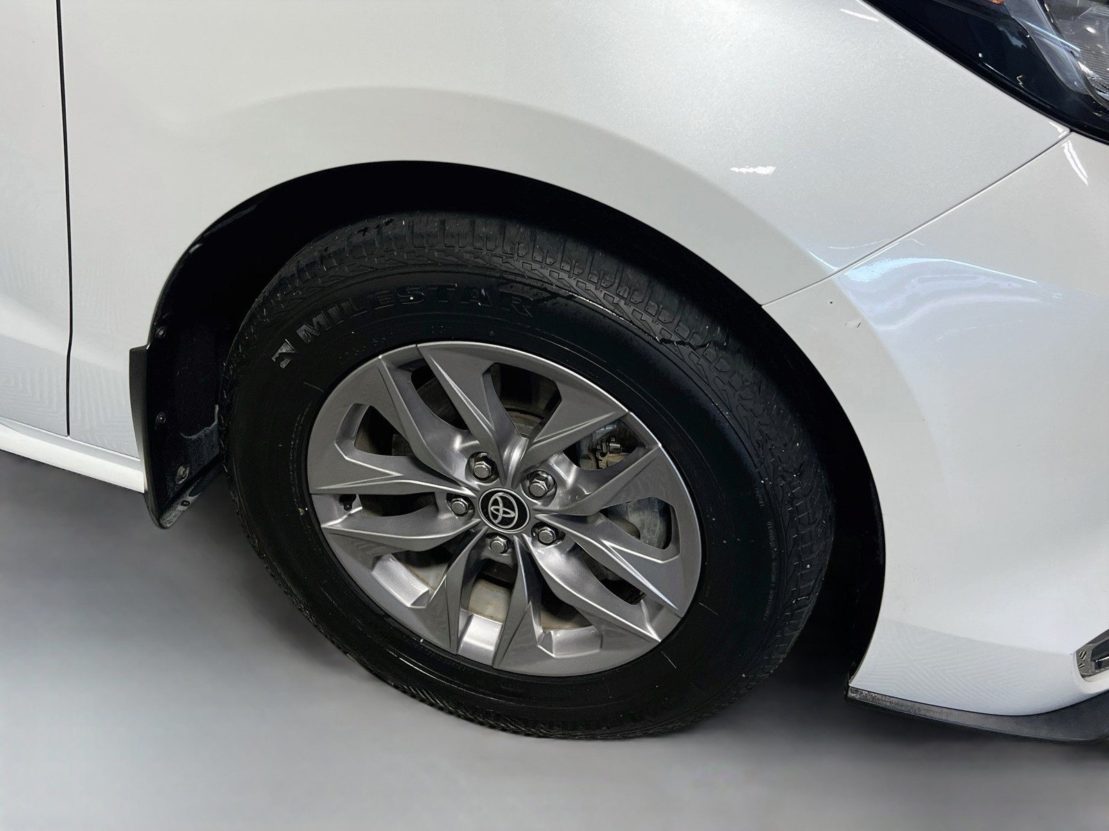 Used 2022 Beige Toyota XLE image 11