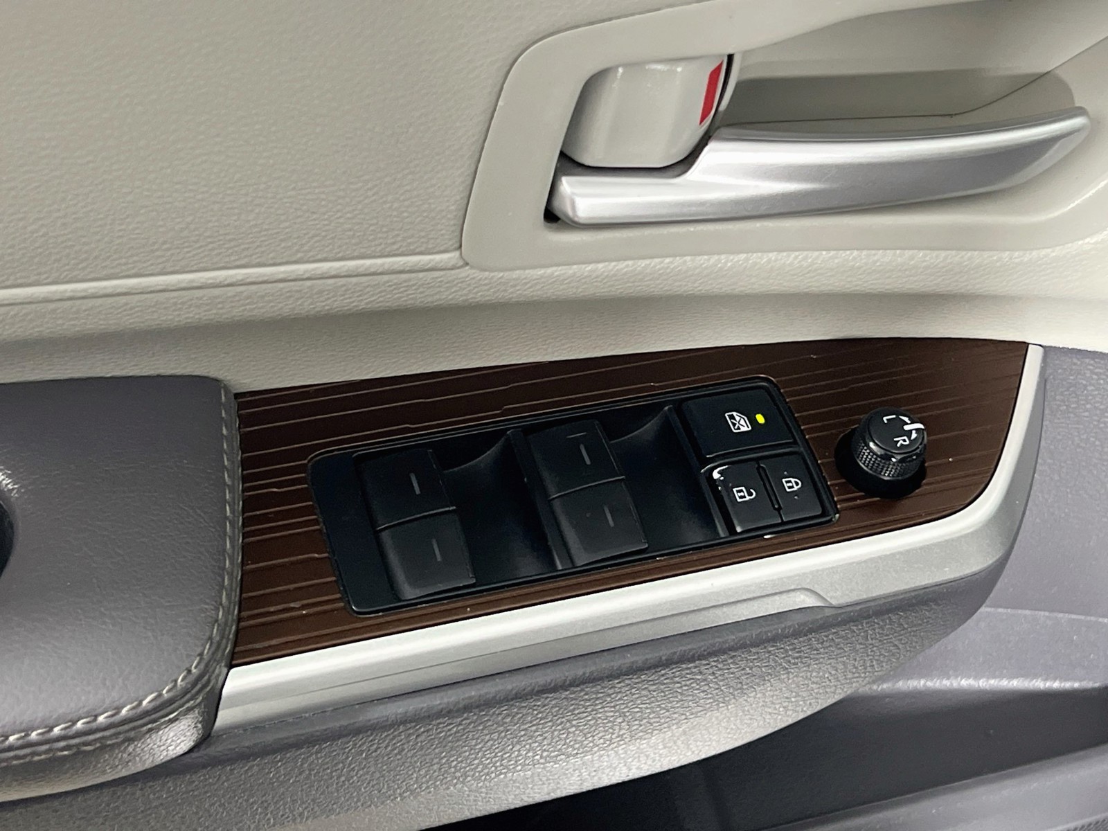 Used 2022 Beige Toyota XLE image 14