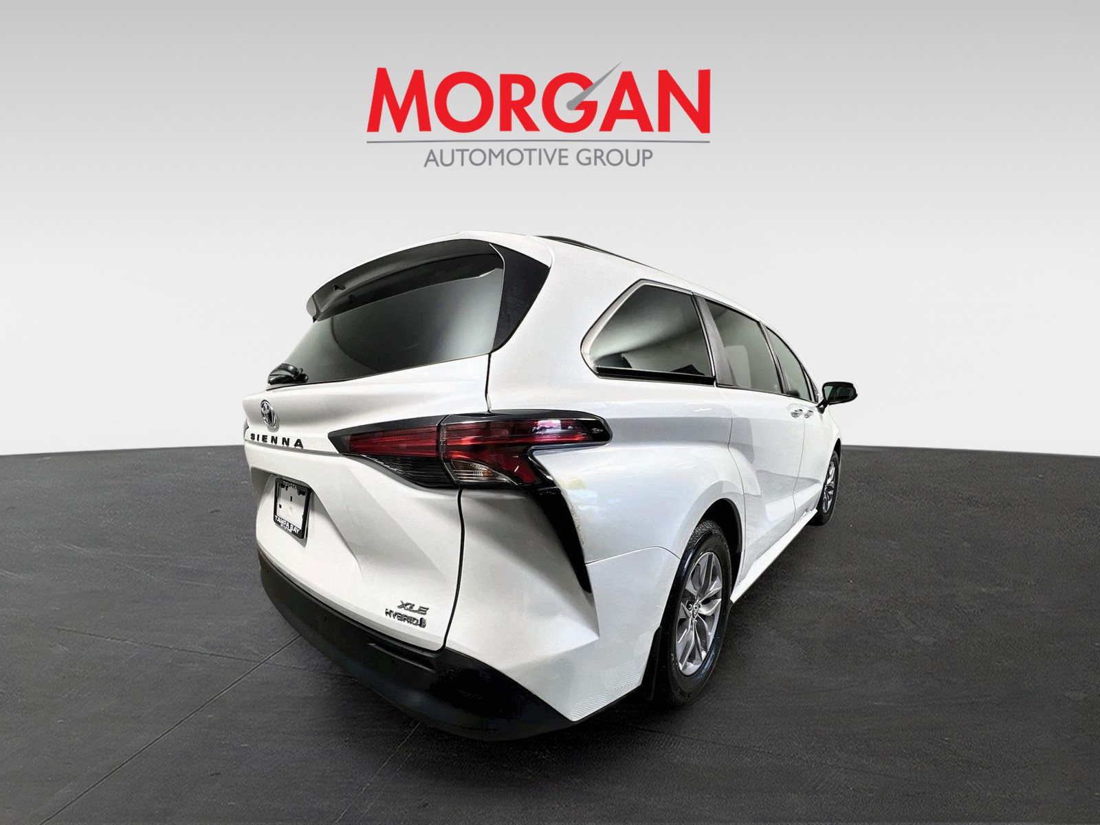 Used 2022 Beige Toyota XLE image 3