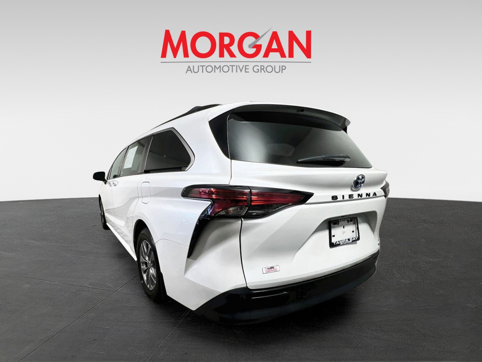 Used 2022 Beige Toyota XLE image 5