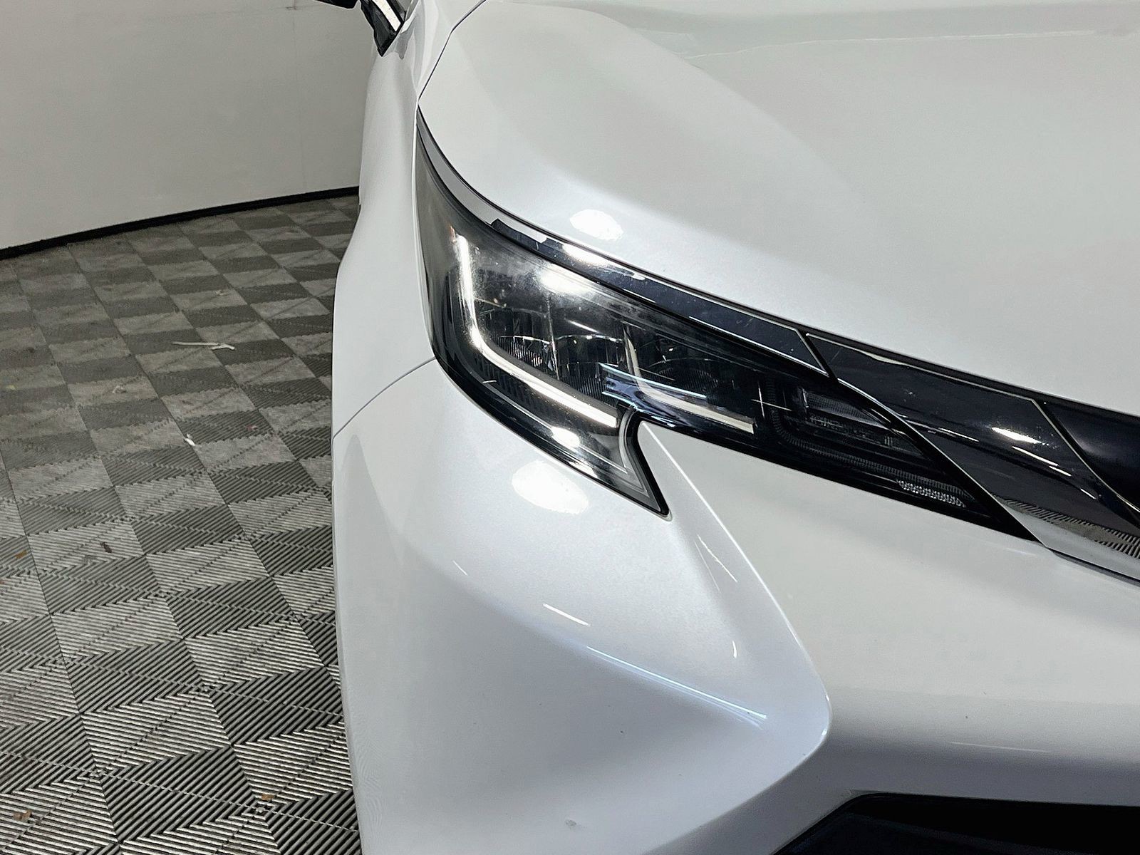 Used 2022 Beige Toyota XLE image 9