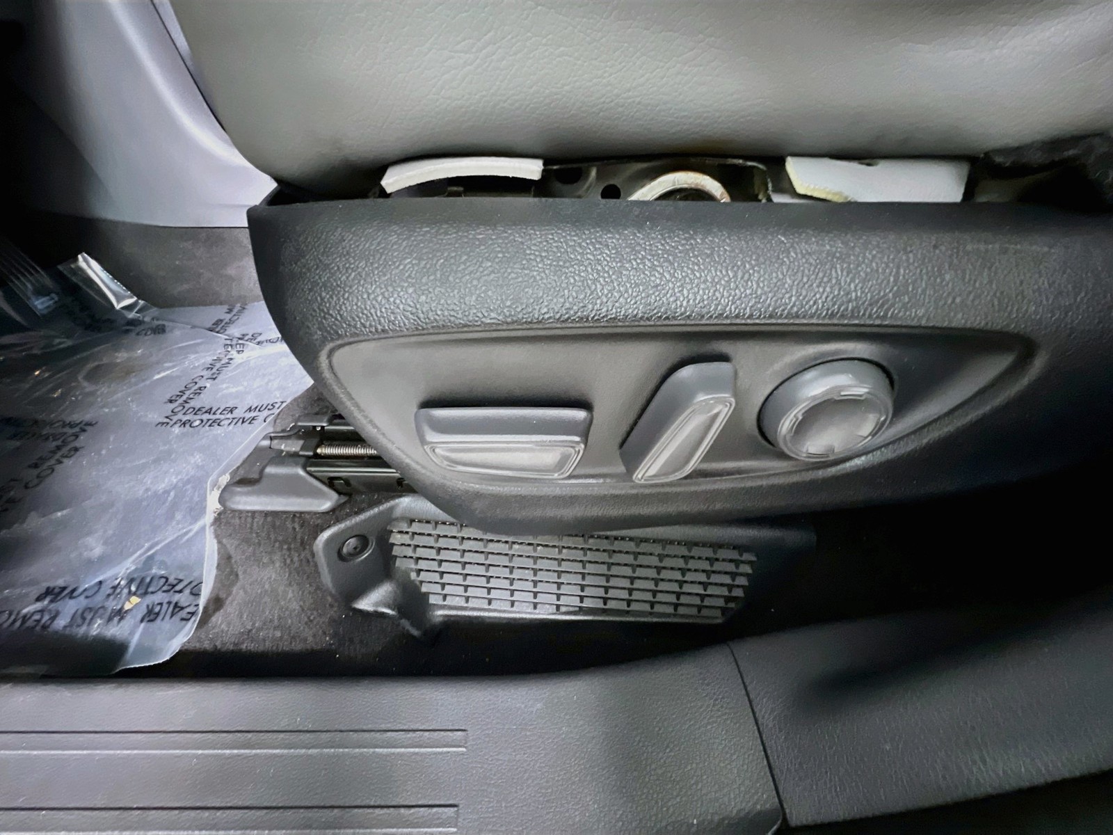 Used 2022 Beige Toyota XLE image 13