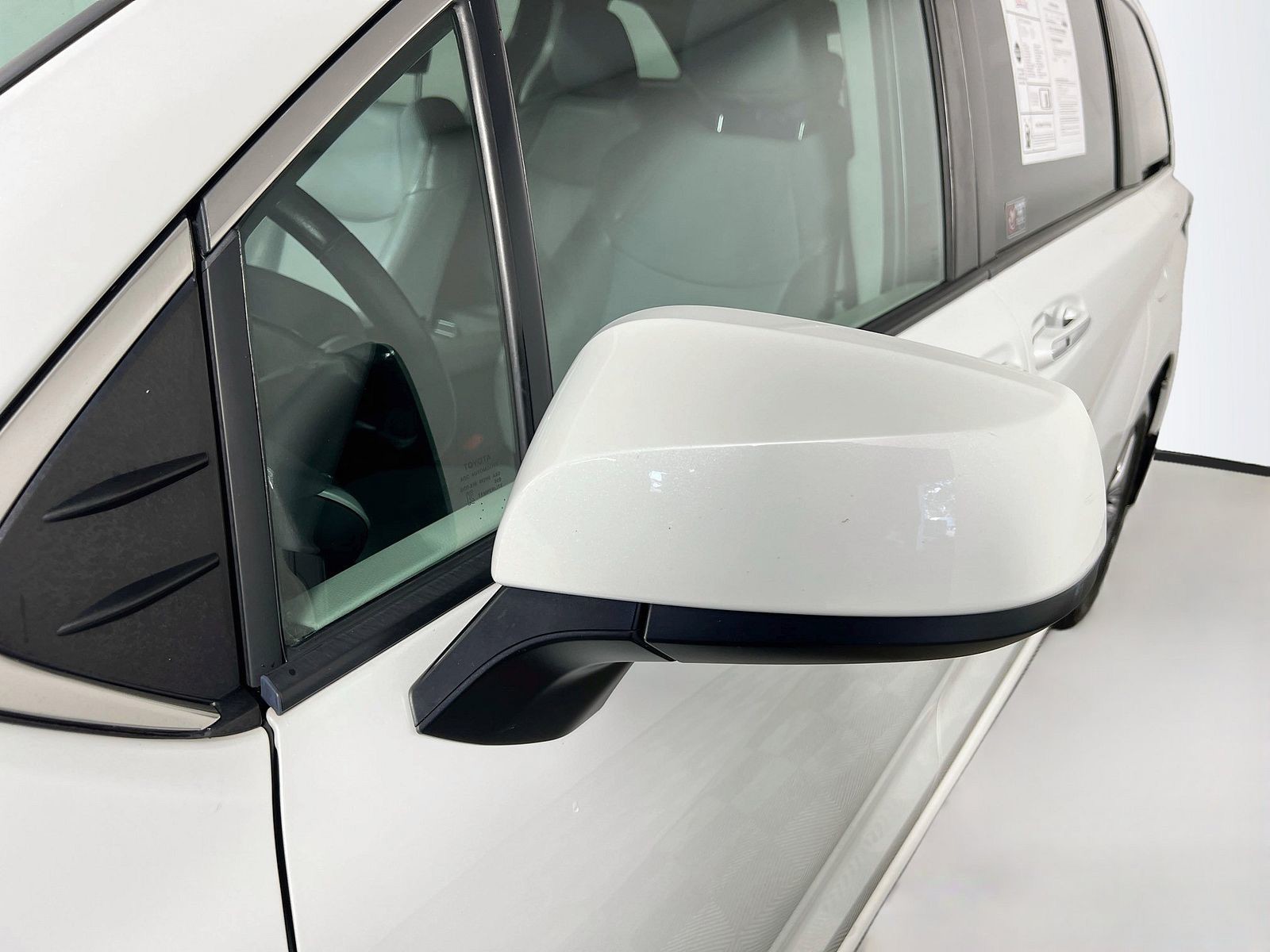 Used 2022 Beige Toyota XLE image 10