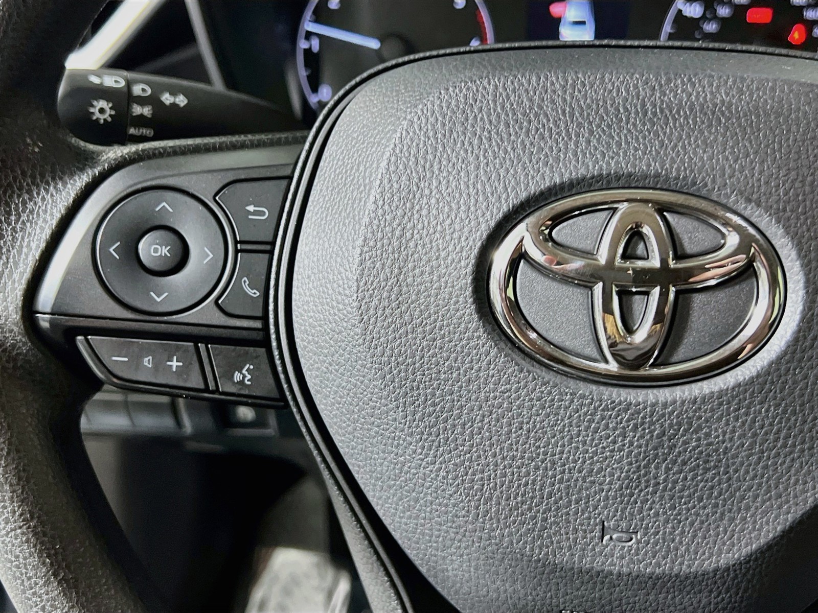Used 2025  Toyota LE image 14