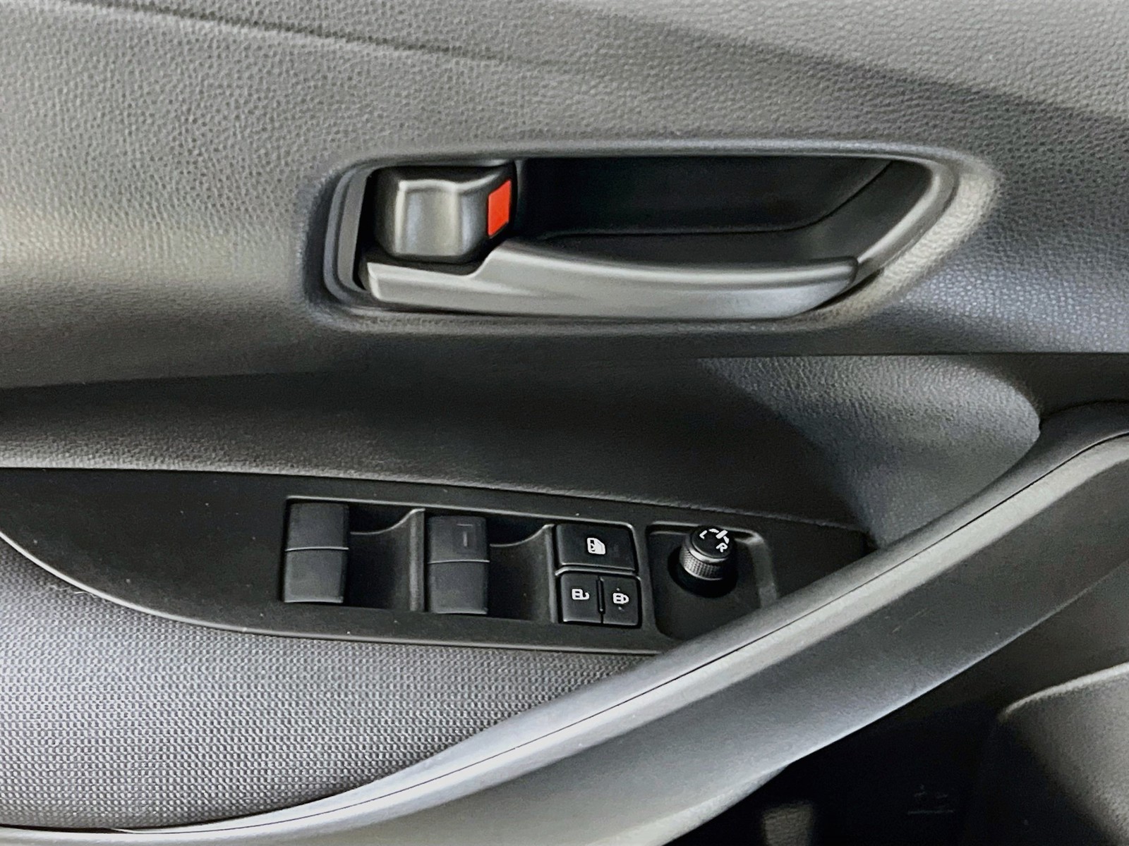 Used 2025  Toyota LE image 12