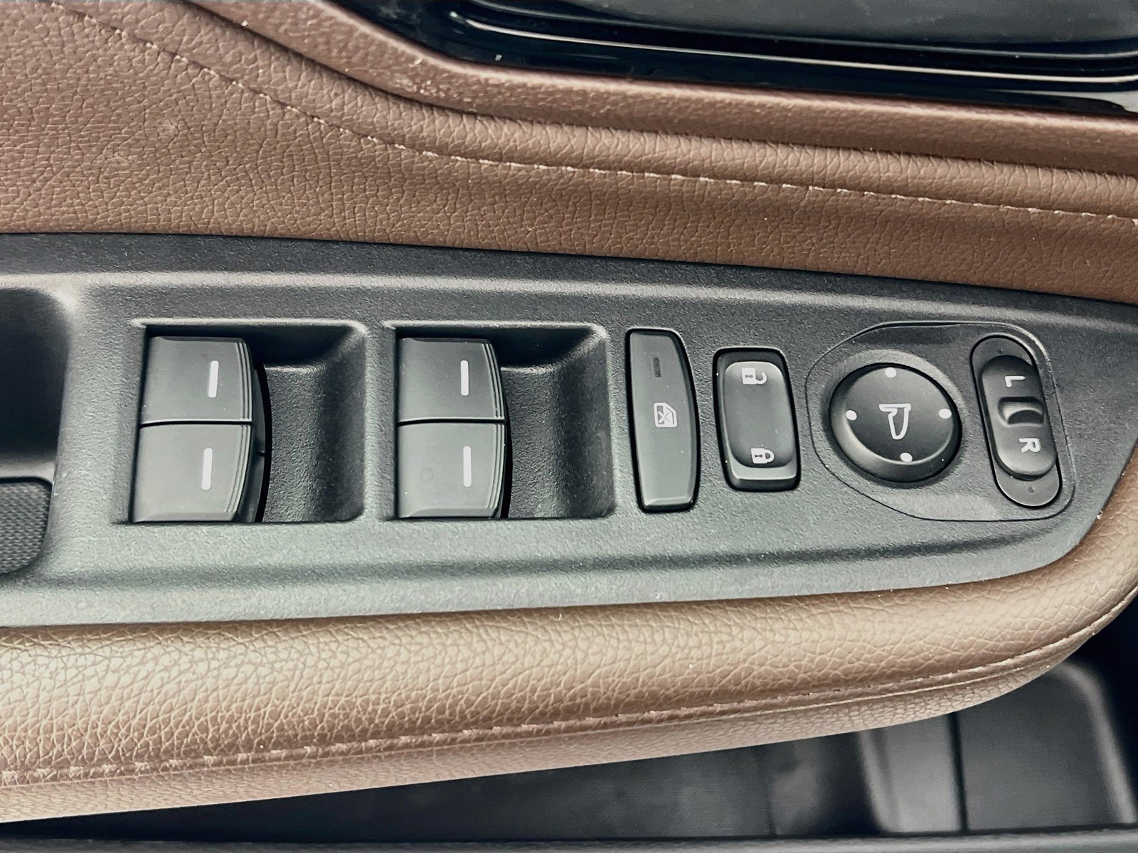 Used 2025  Honda Touring image 12