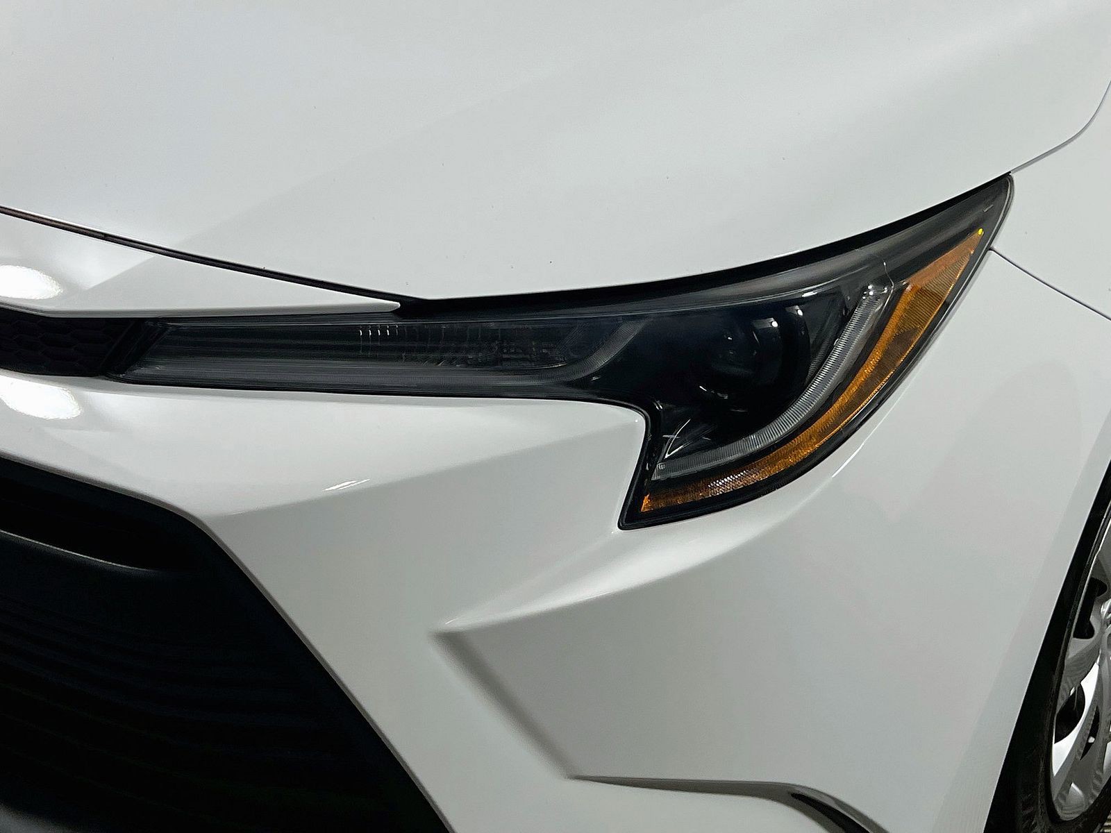 Used 2024 White Toyota LE image 9