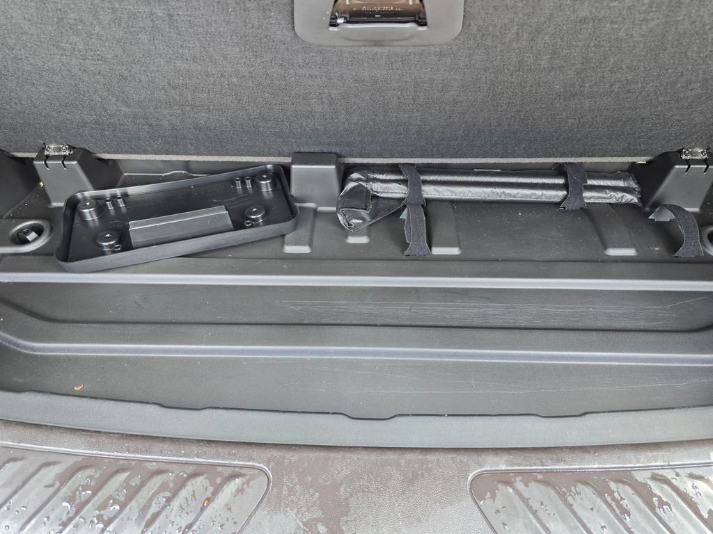 Used 2023  GMC SLT image 40