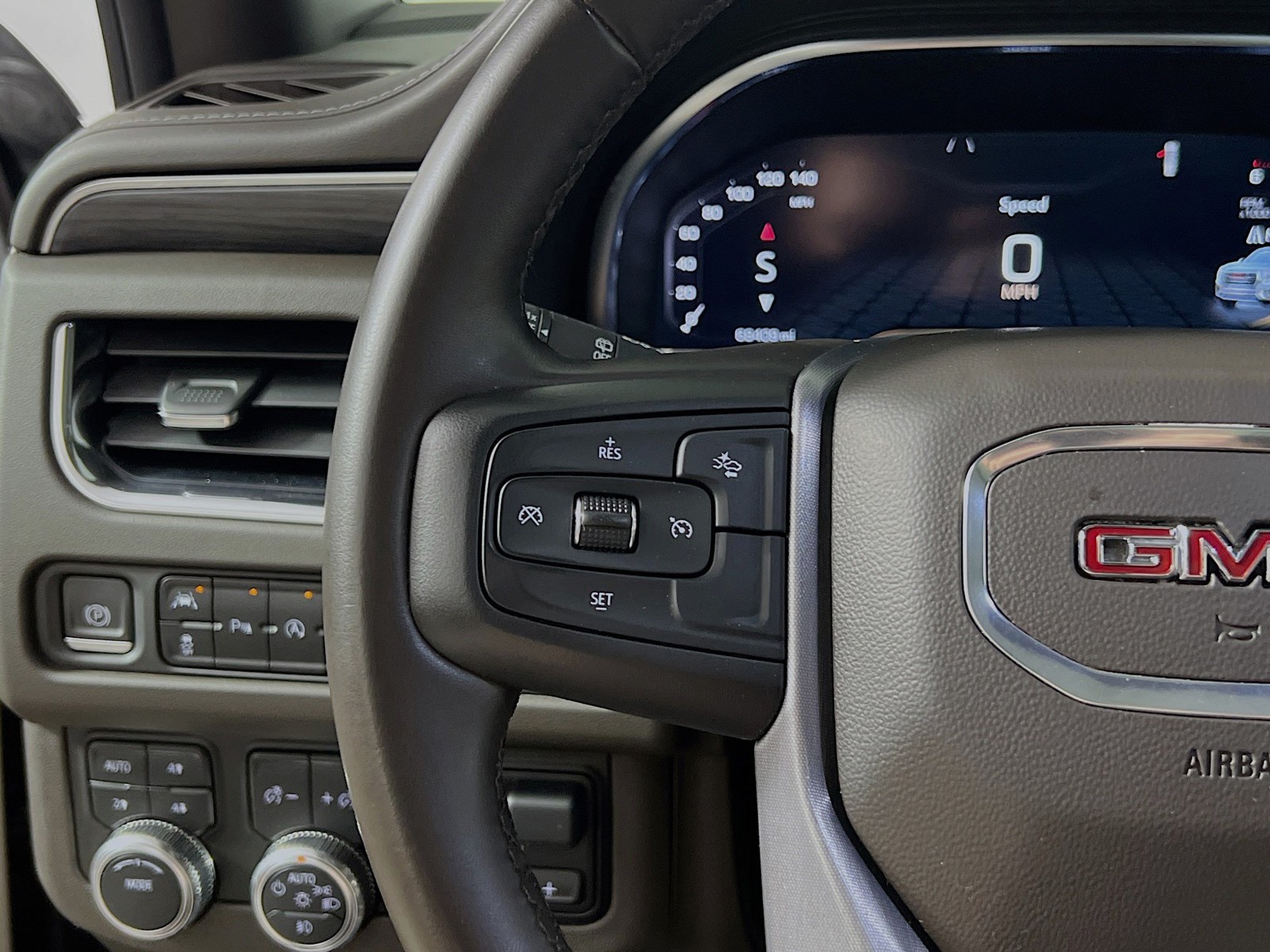 Used 2023  GMC SLT image 15