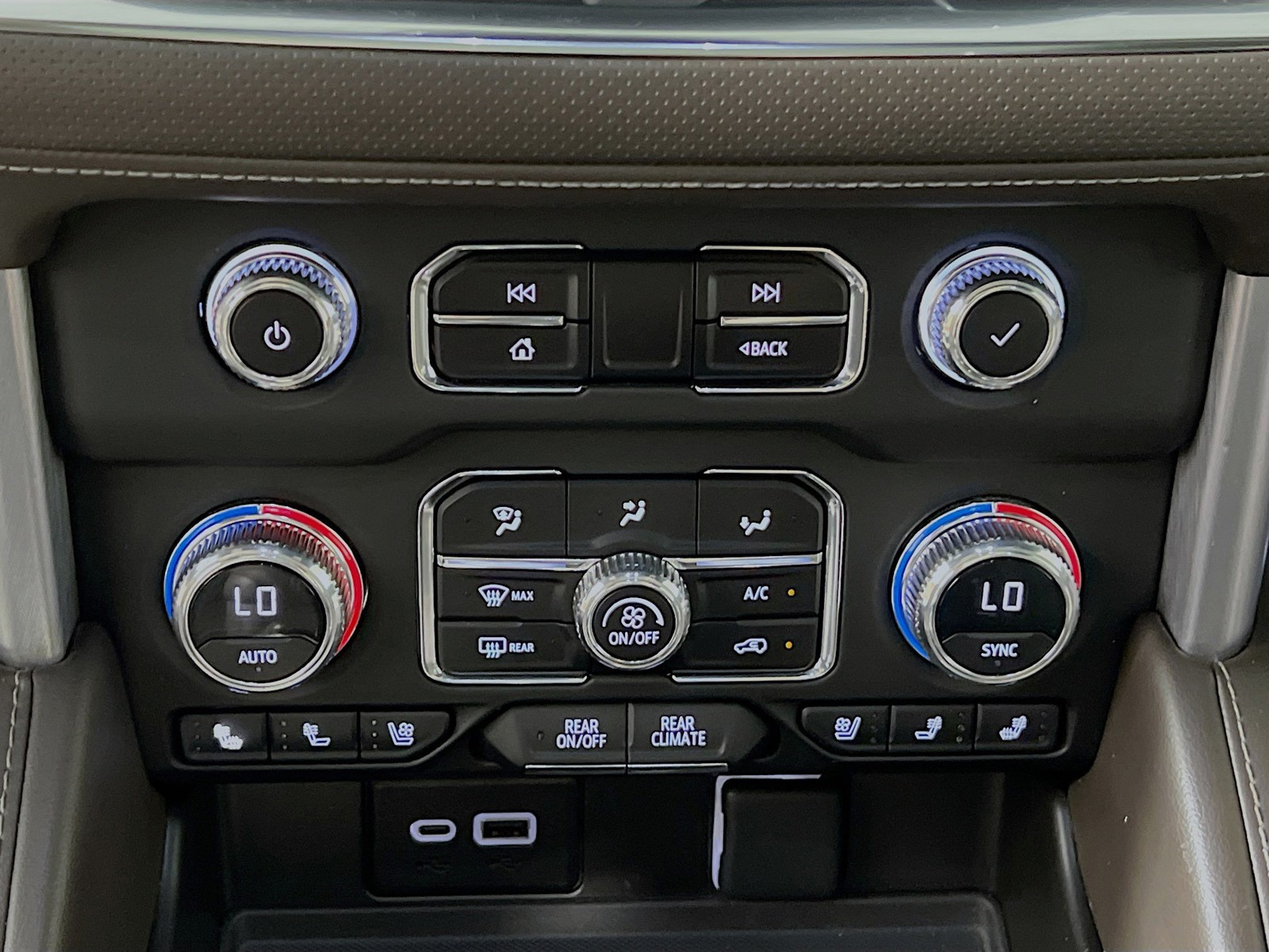 Used 2023  GMC SLT image 22