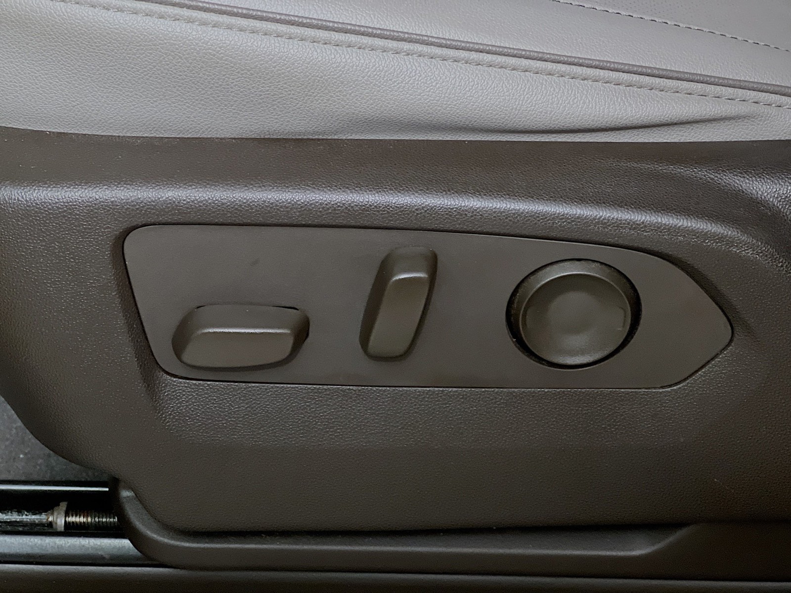 Used 2023  GMC SLT image 12